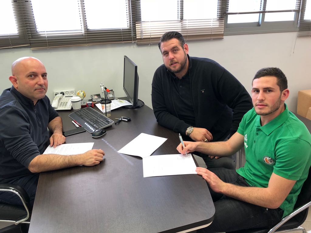 עמית אלון חתם בחיפה עד 2021