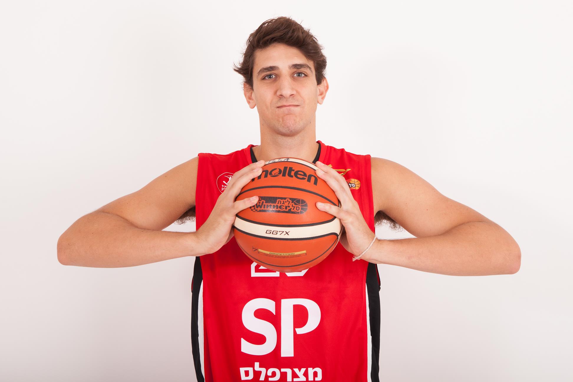 דניאל איידן חוזר לשורות האדומים