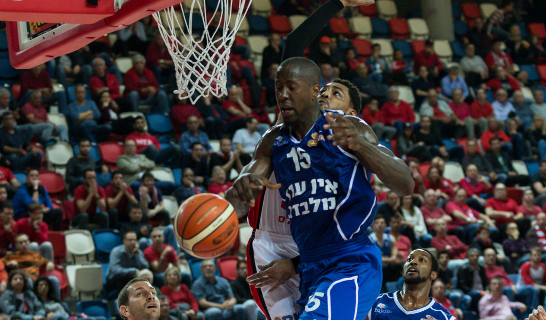 צפו: המופע האווירי של מכבי קריית גת