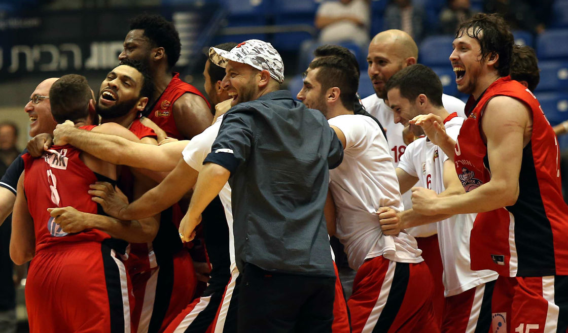 עלה לשלוש: ג'ייסון סיגרס שוב ניצח בהיכל