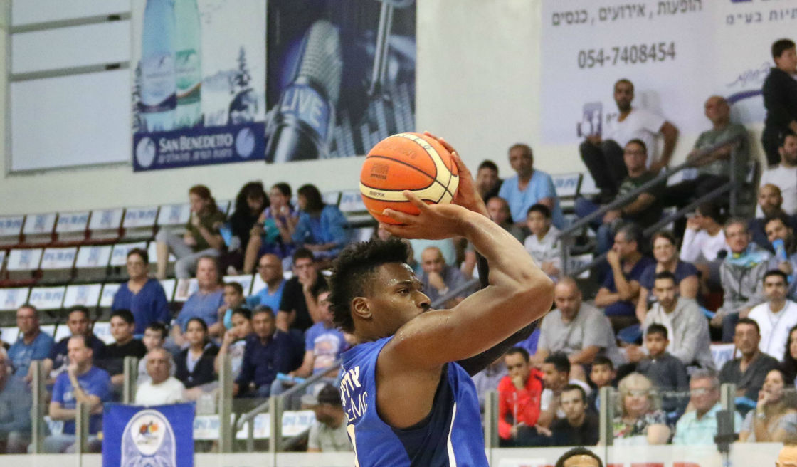 הניסיון מדבר: גרין ואדריאן מעל הקו האדום