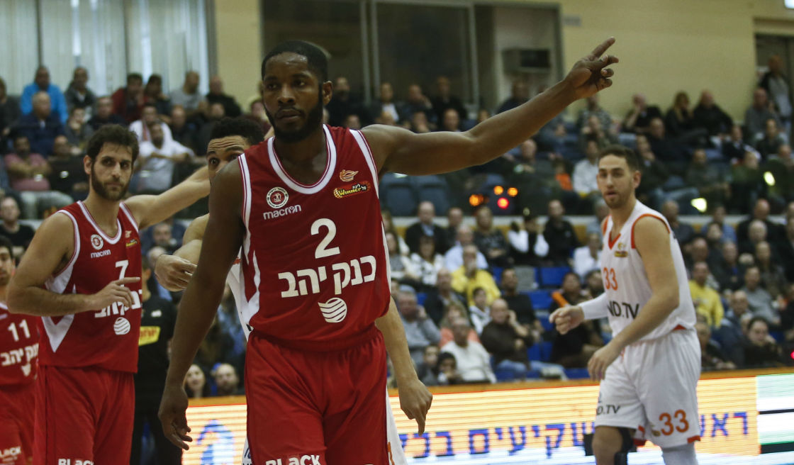 צפו: מטווח השלשות של האלופה