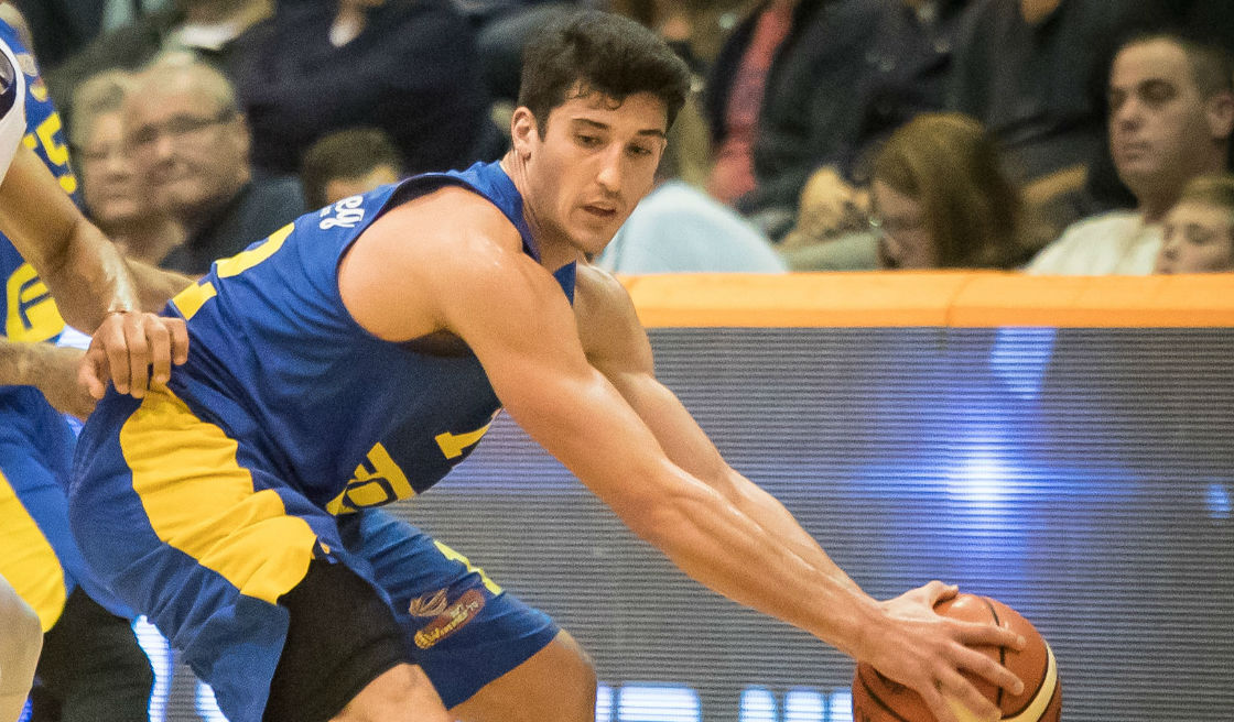 יורוליג: מכבי "FOX" ת"א נוצחה בפיראוס