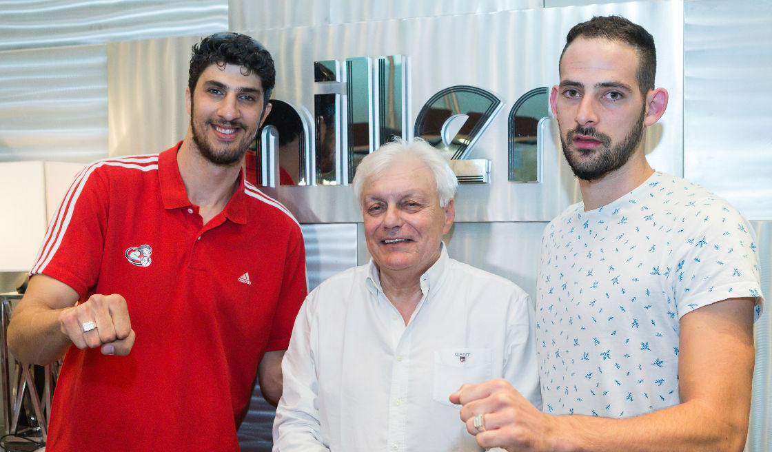 מדידות טבעות האליפות בחנות "תכשיטי מילר"