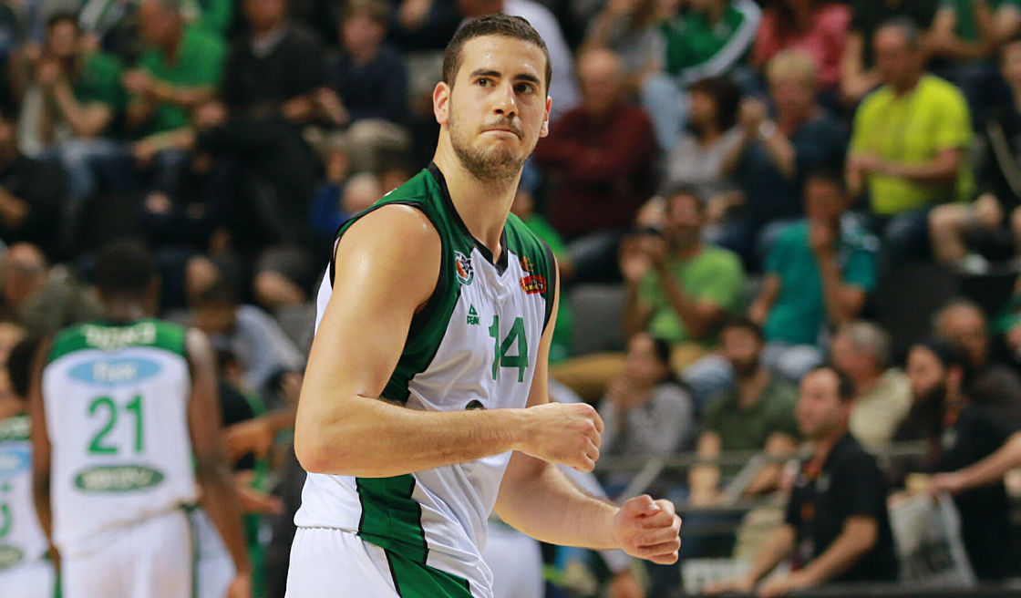 עובר לכתום: עוז בלייזר חתם בראשל"צ