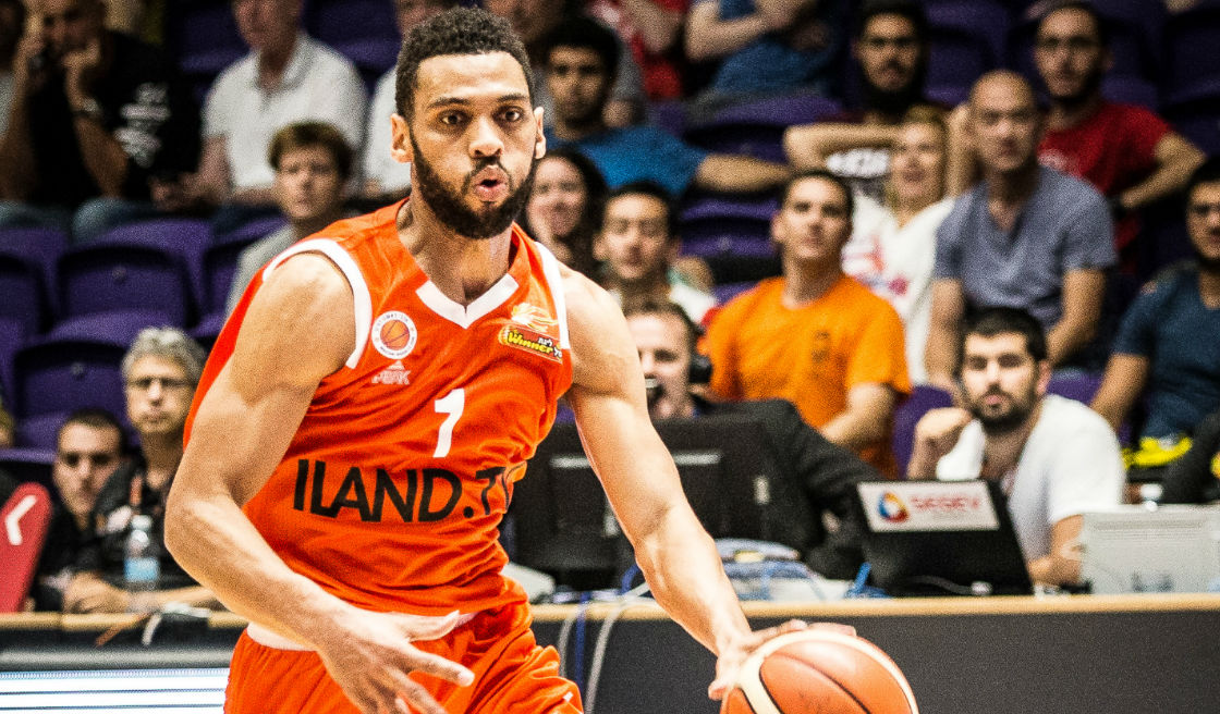 טופ 10: ג'ייסון סיגרס שוב בפסגה