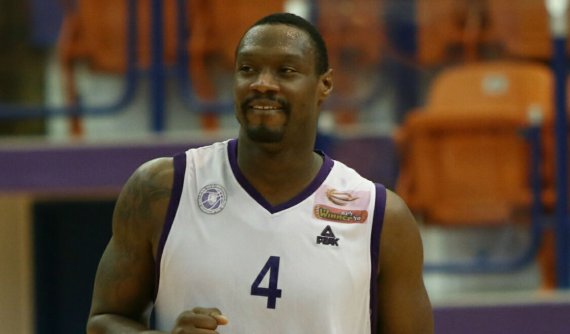 בשיניים: גייטס סידר לסגולים ניצחון חשוב