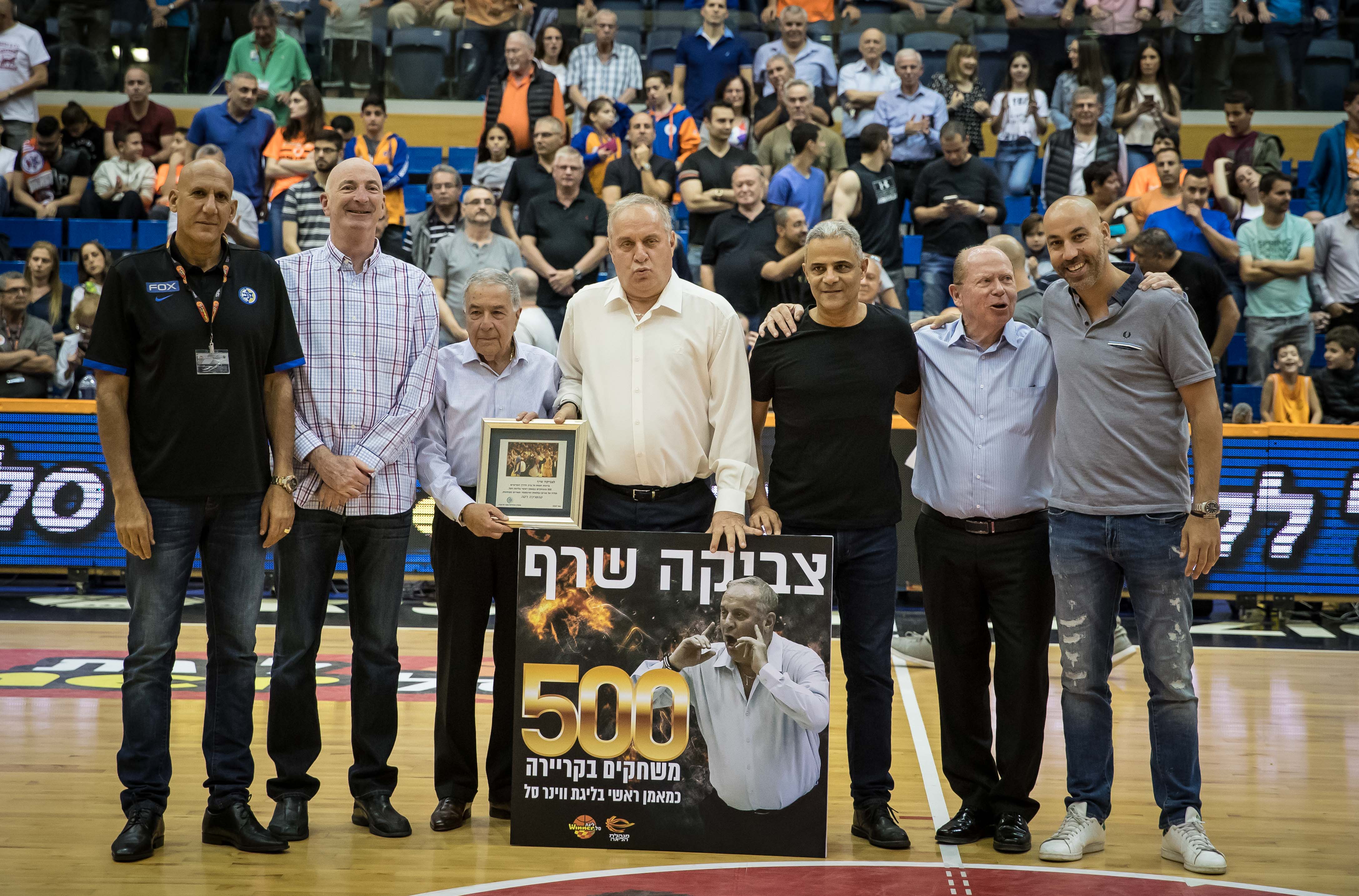 צפו: הטקס לכבוד צביקה שרף