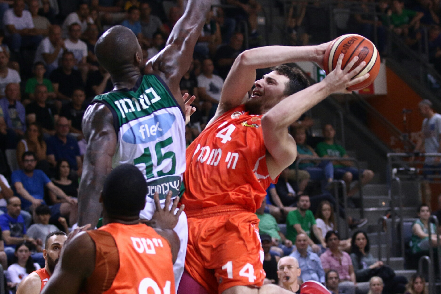 נשאר כתום: גולן גוט ממשיך בנס ציונה