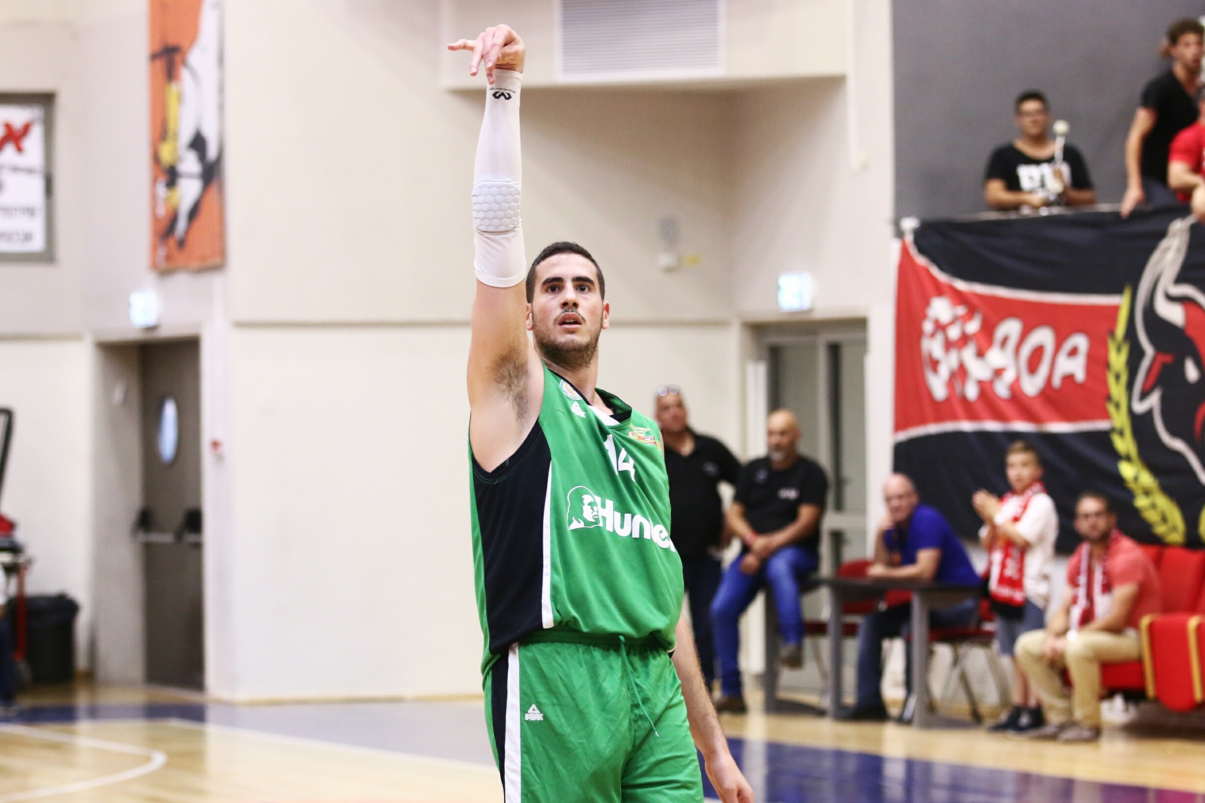 צפו: עוז בלייזר שוב כיכב בגן נר