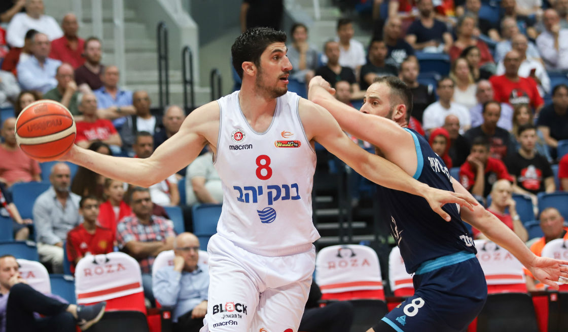 פחות זה יותר: הצגה לאלופה בסגל חסר