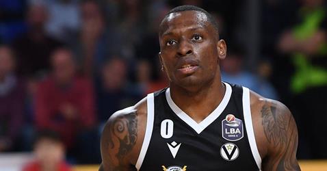 גיינס משלים את מצבת הזרים של הרצליה