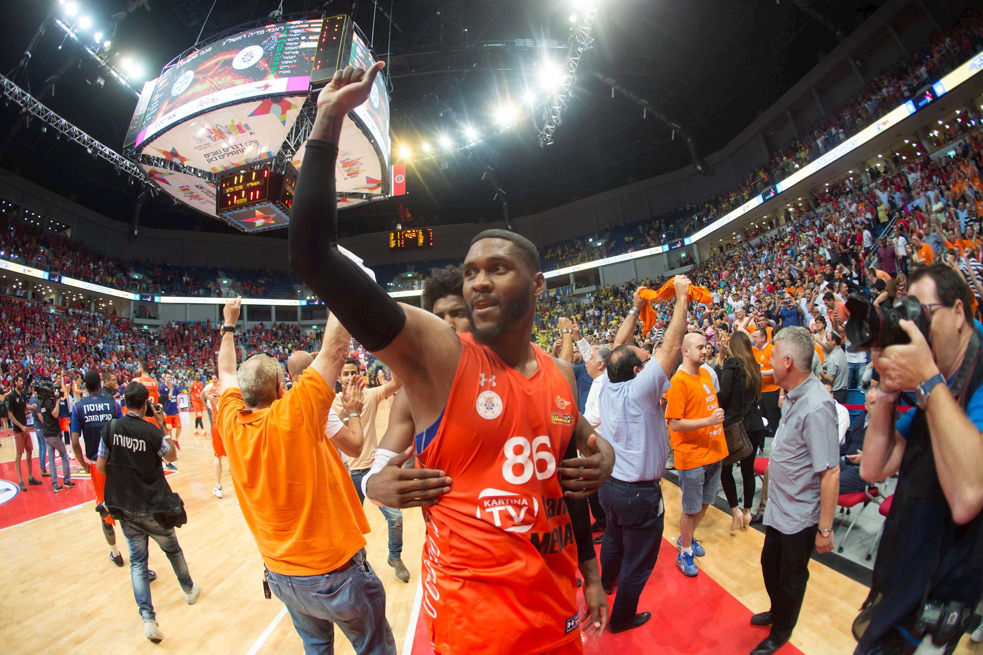 הערב: בכורה לדריל מונרו נגד אריק שיבק