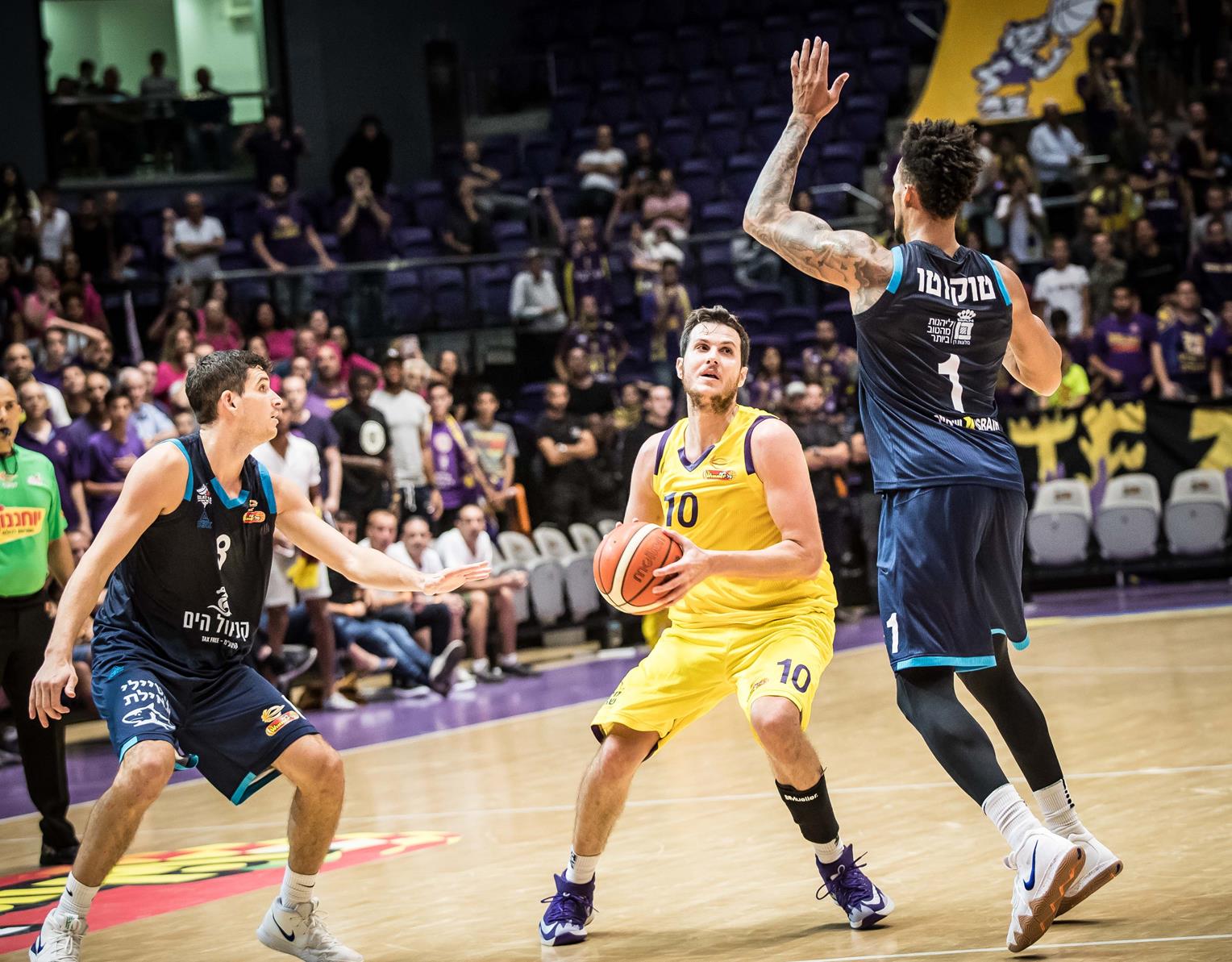 צפו: פניני הציל את מחזיקת הגביע מהפסד