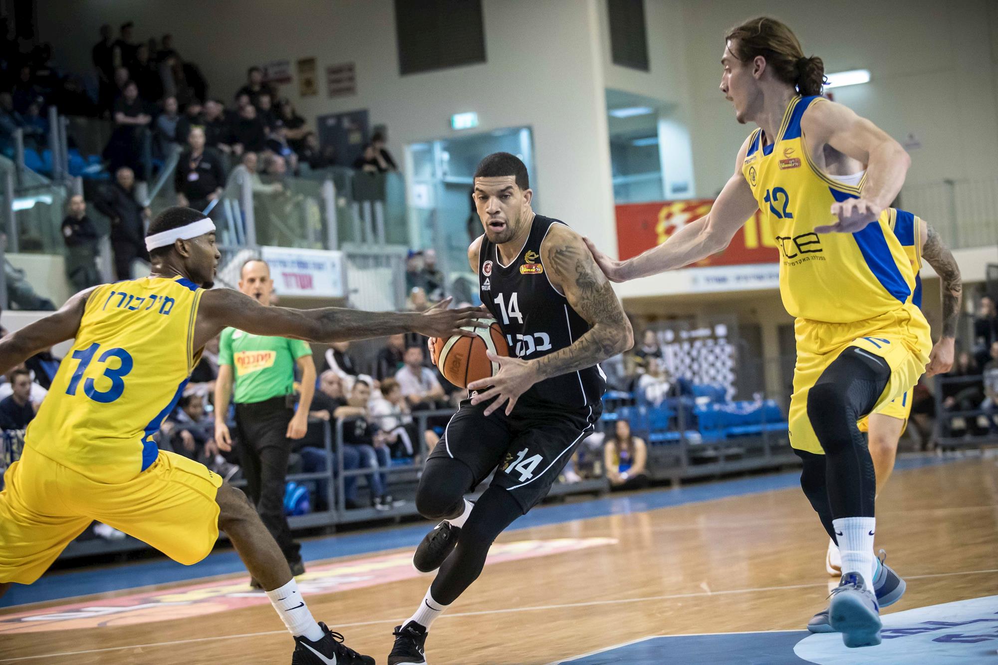 במוצ"ש: "הדולפינים" עולים לפיס ארנה