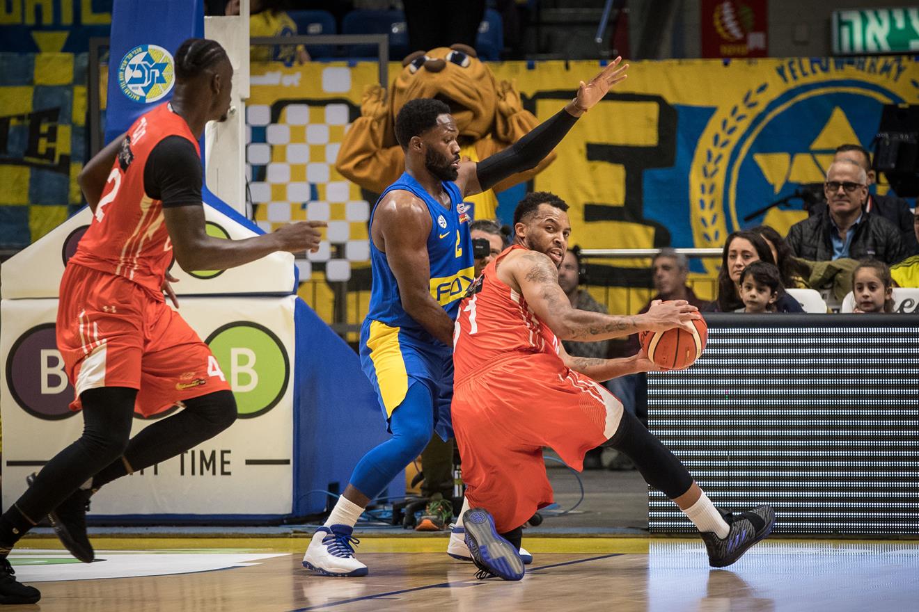 הערב: האלופה רוצה לפתוח פער בפסגה