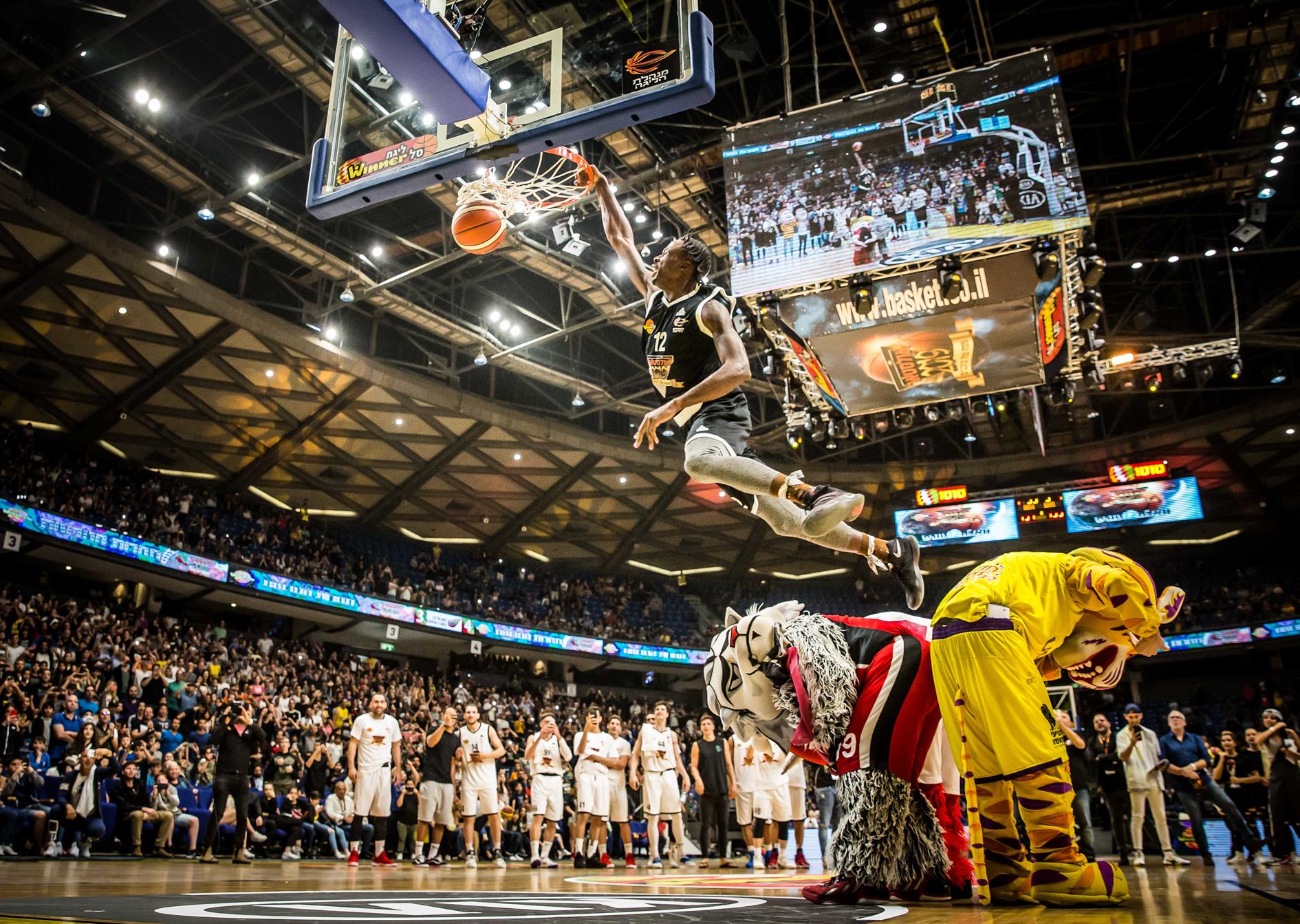 אלוף ההטבעות מגיע לרחף במכבי אשדוד