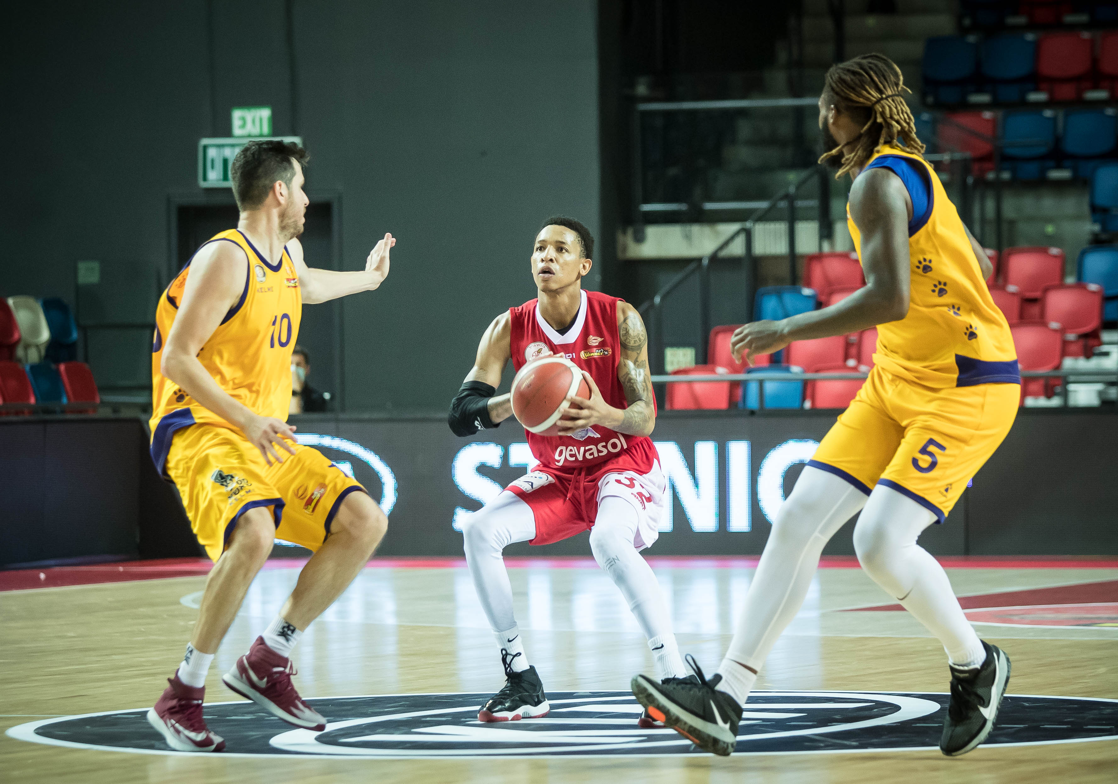 במוצ"ש: מוליכת הטבלה מגיעה להיכל טוטו