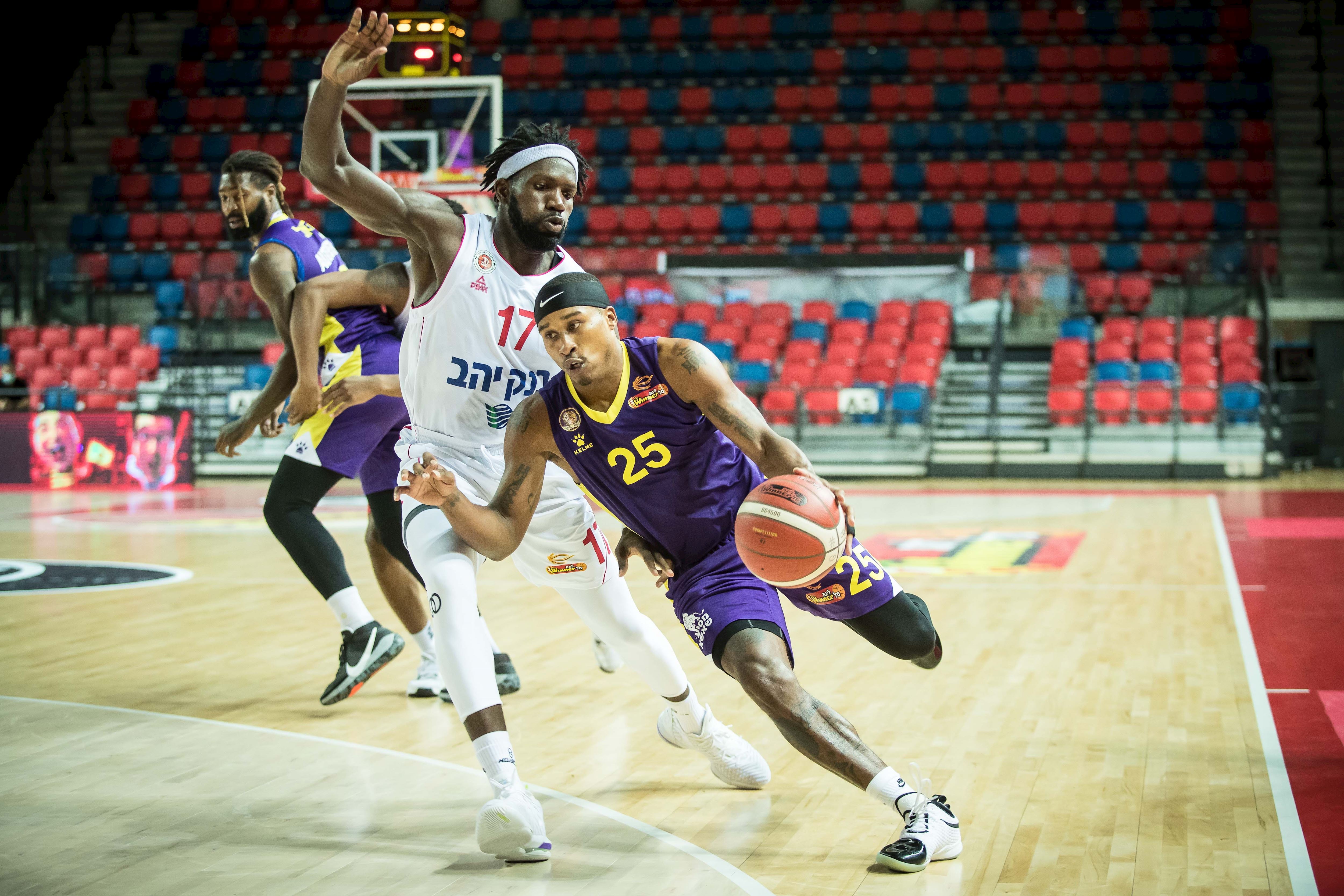 צפו: טיירוס מגי הוביל את הפועל חולון לגמר