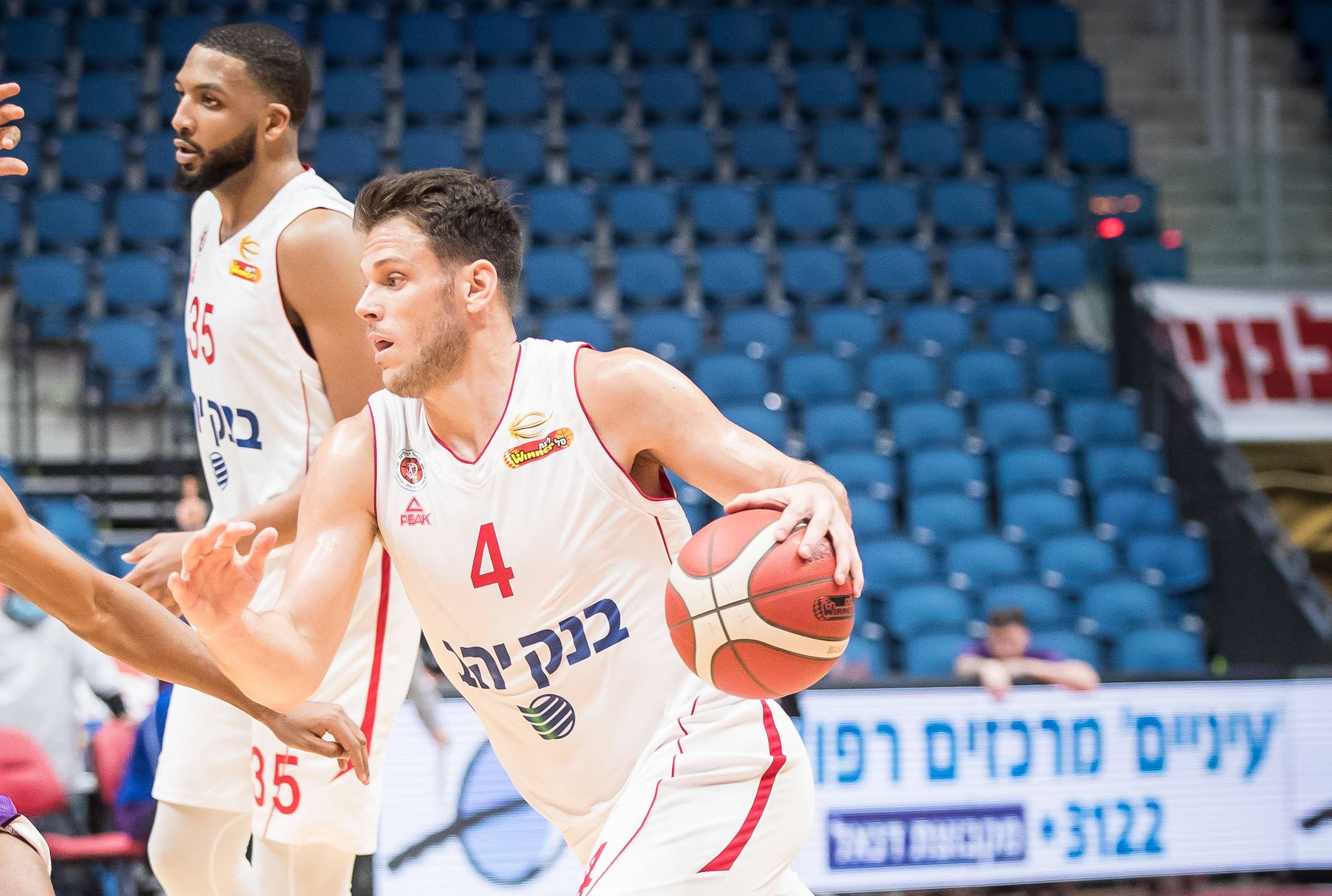 צפו: הופעת ענק לכריס קרמר בפיס ארנה