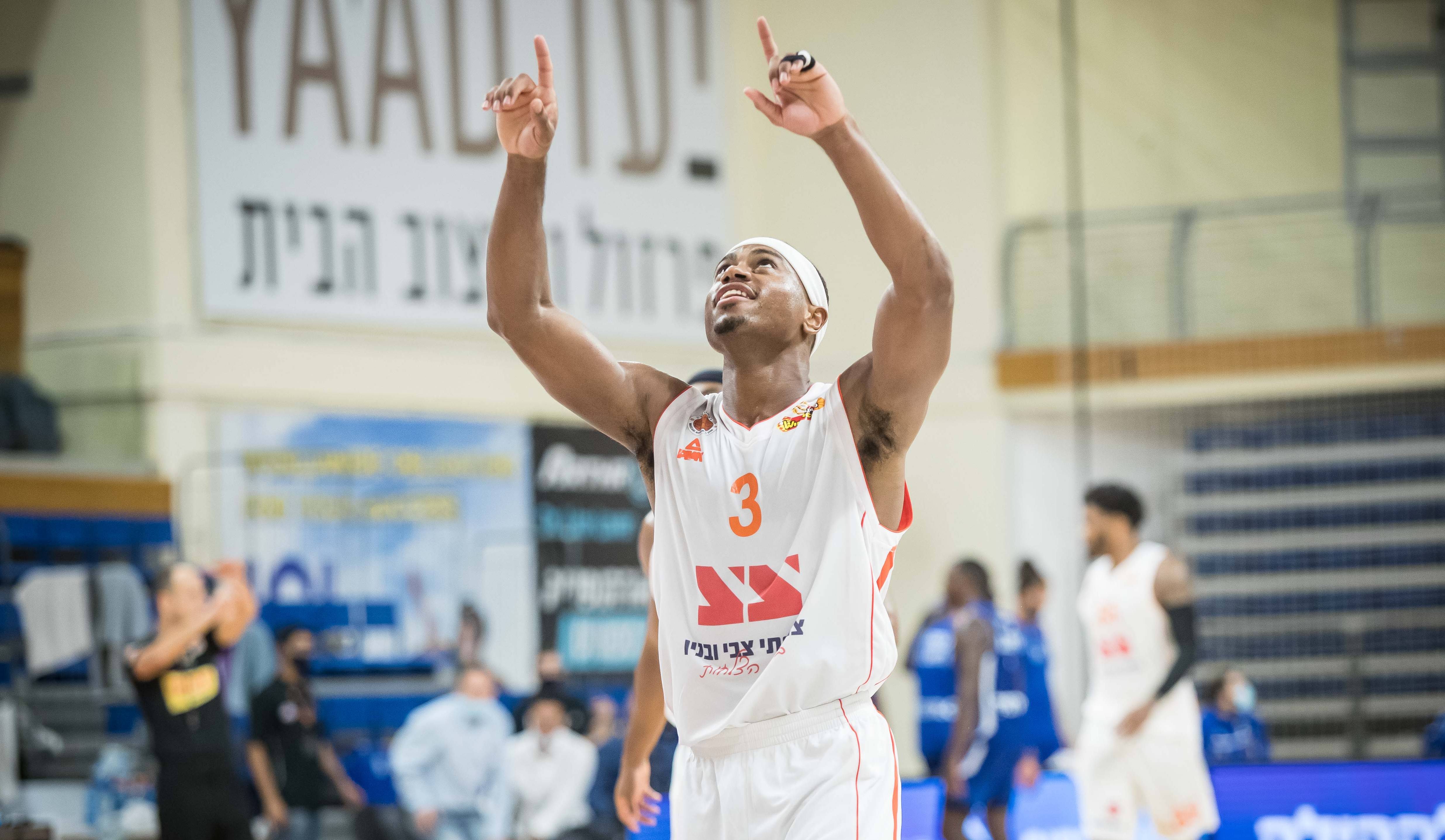 צפו: 31 נקודות לטריי לואיס בקאמבק גדול