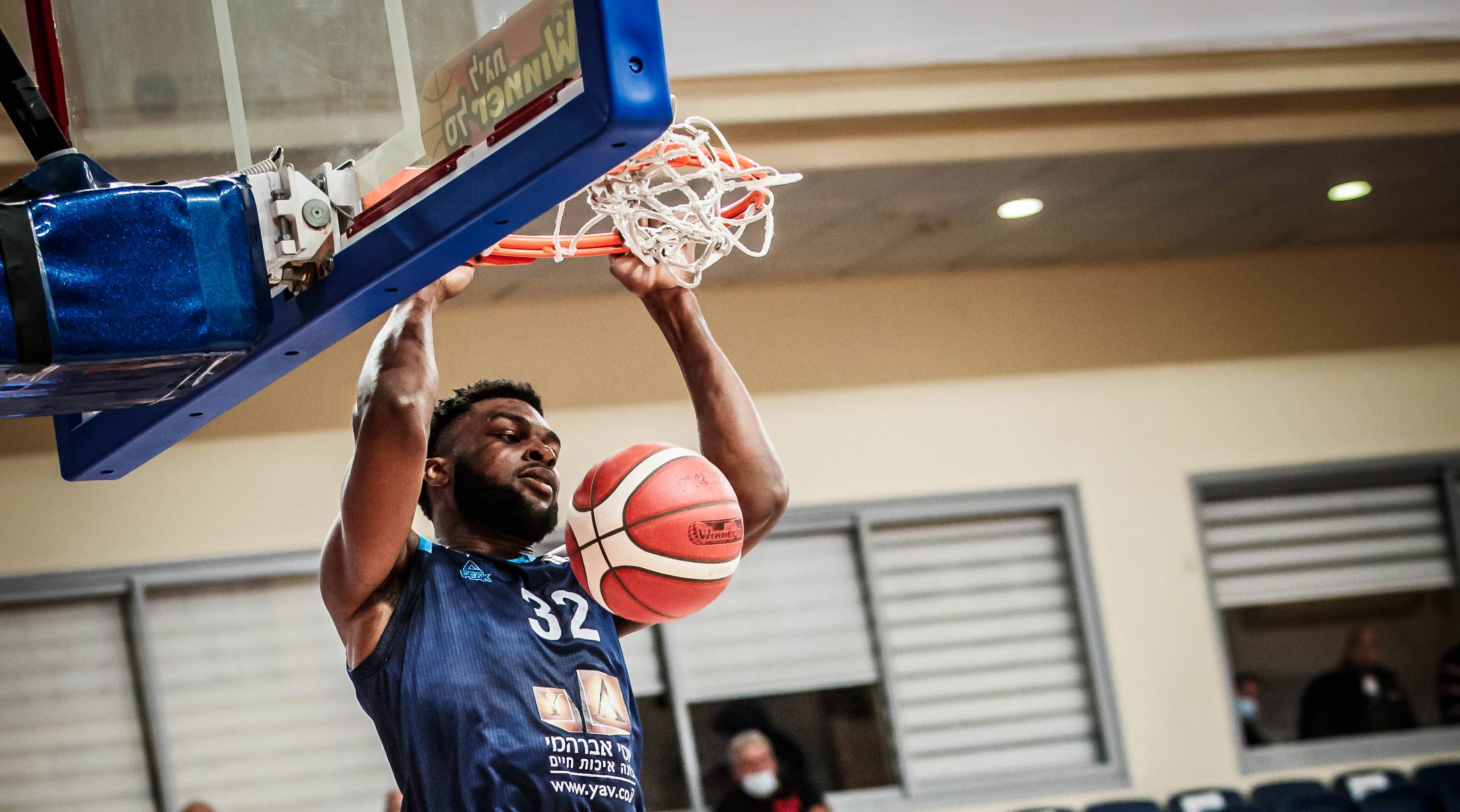 צפו: ג'וש ניבו ריחף לפסגת המצעד השבועי