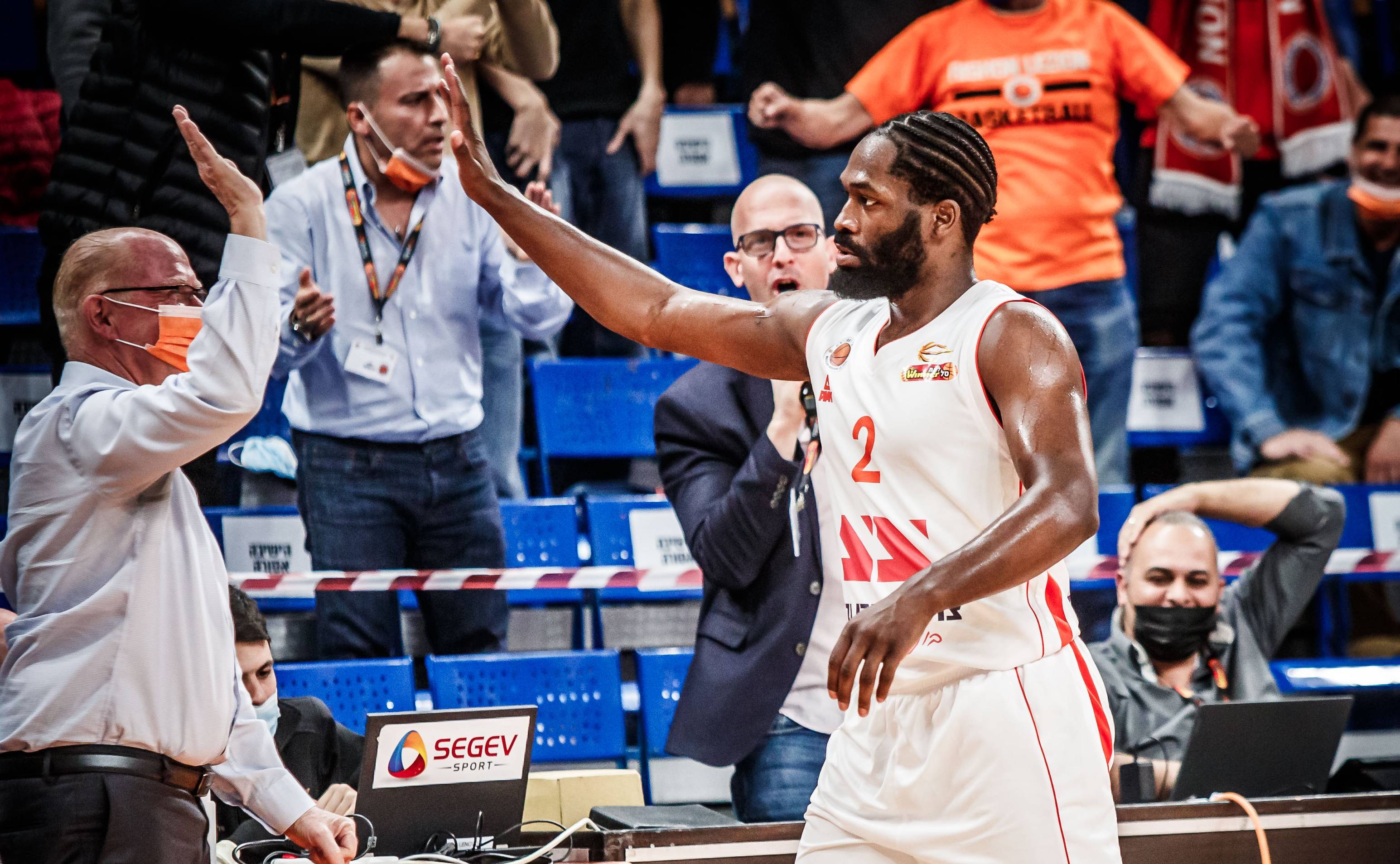 צפו: תצוגת וינטאג' של ג'רמי פארגו