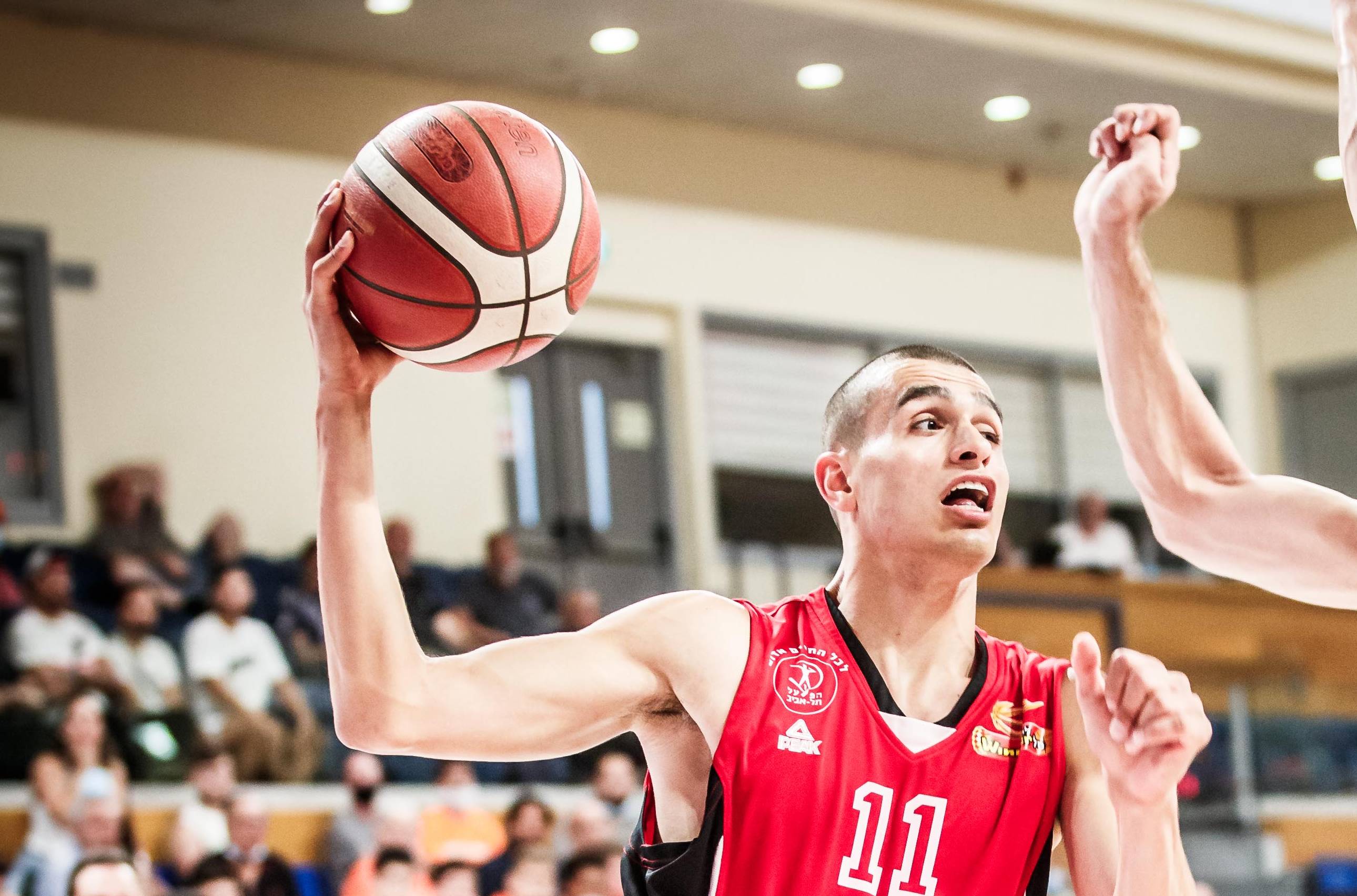 שיא קריירה למדר בניצחון האדומים בקונכיה