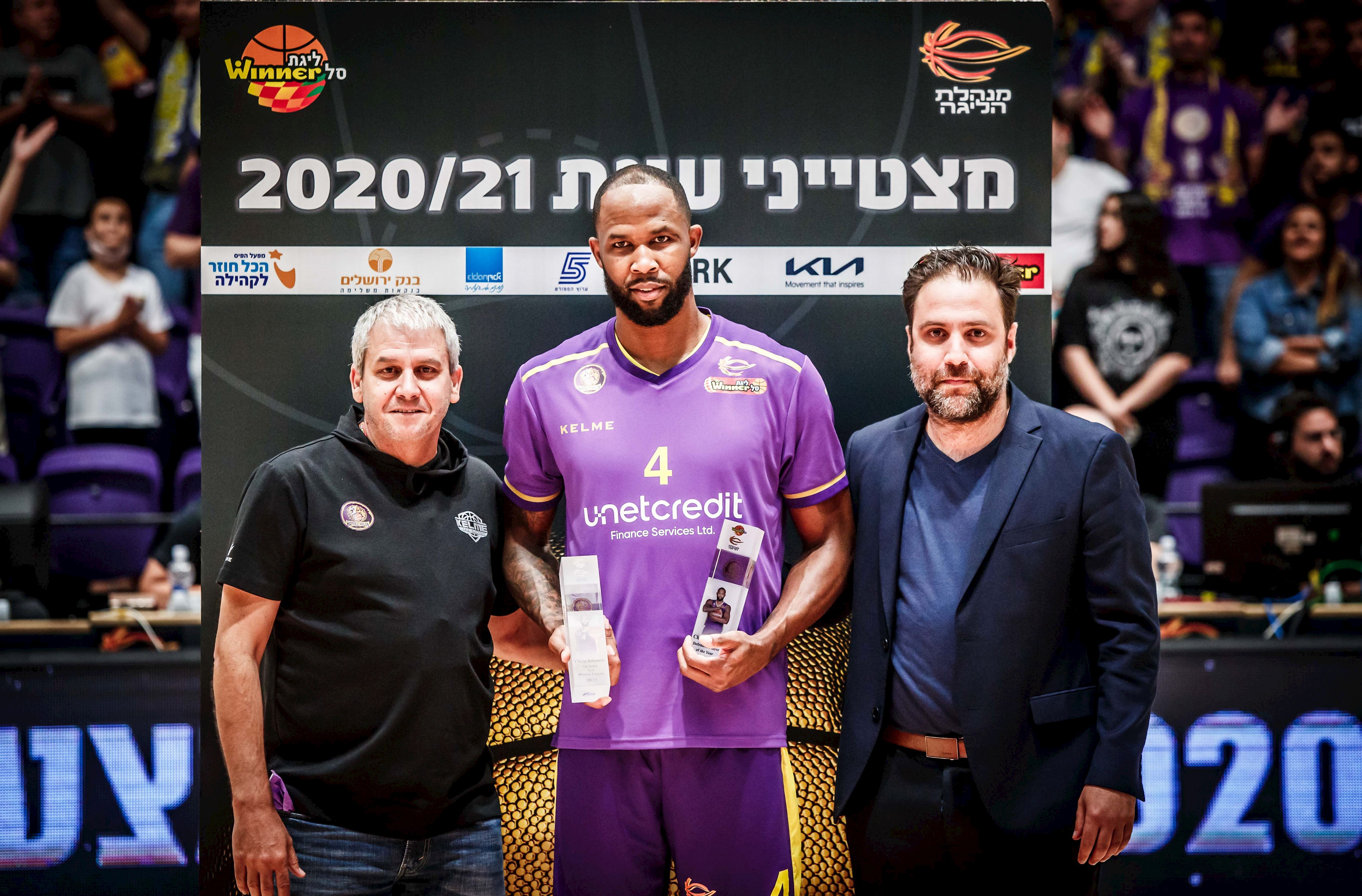 שחקן ההגנה וחמישיית העונה: כריס ג'ונסון