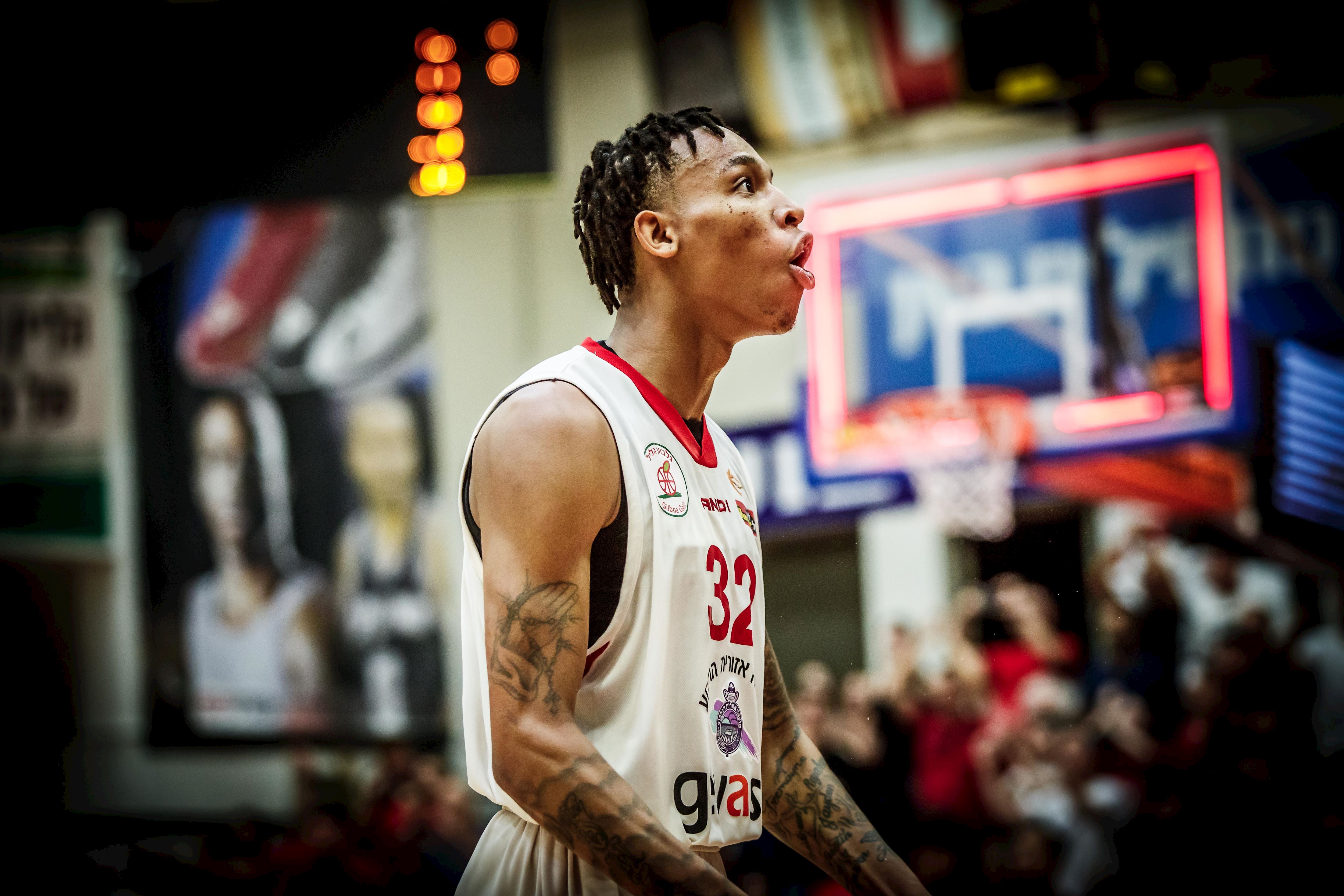 צפו: דאבל-דאבל גדול לג'ו תומאסון