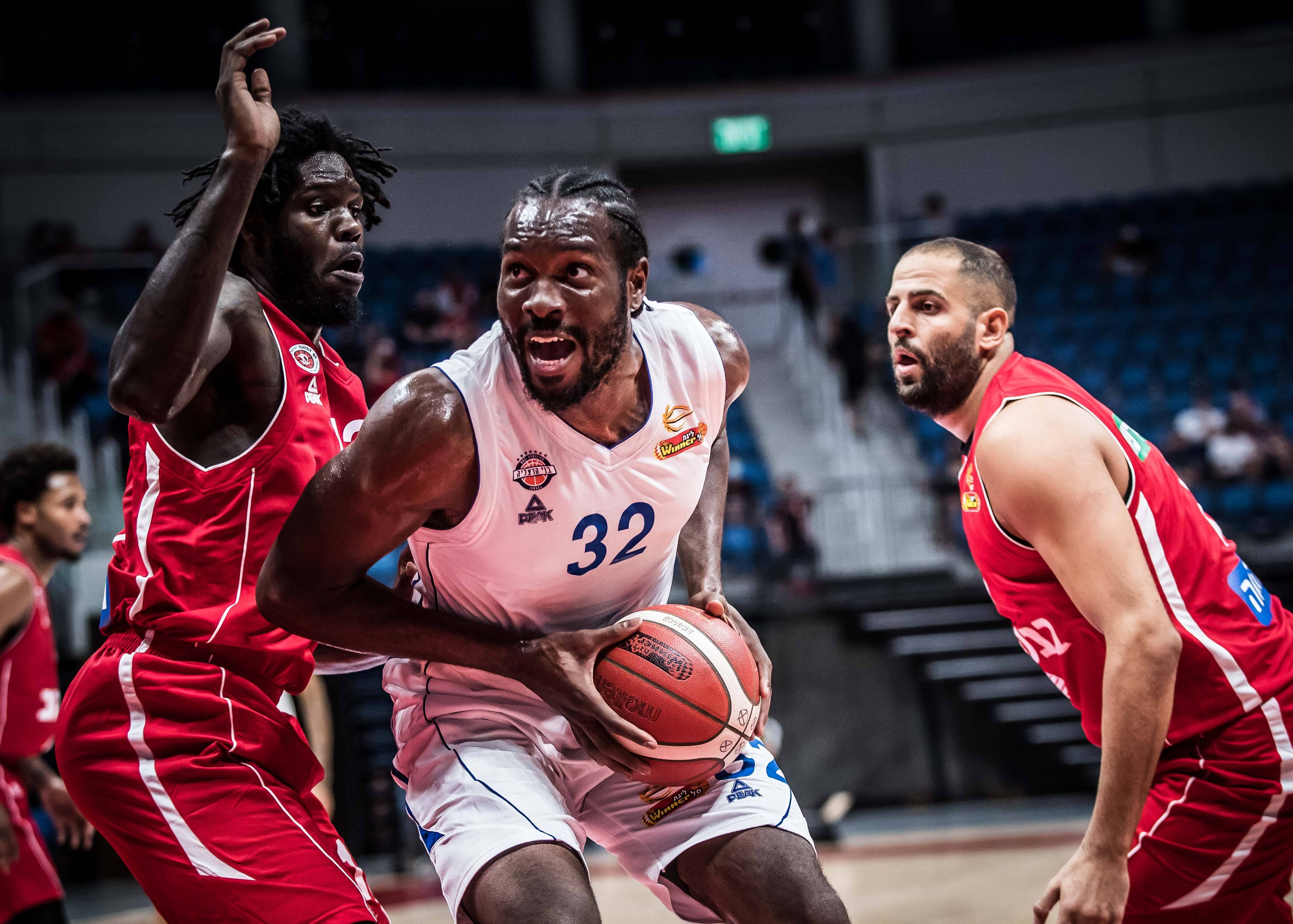 צפו: זריקת הסבתא הייחודית של אונואקו