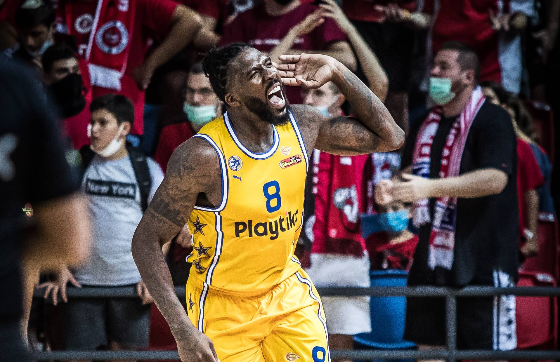 צפו: בכורה מחודשת נהדרת לג'יילן ריינולדס