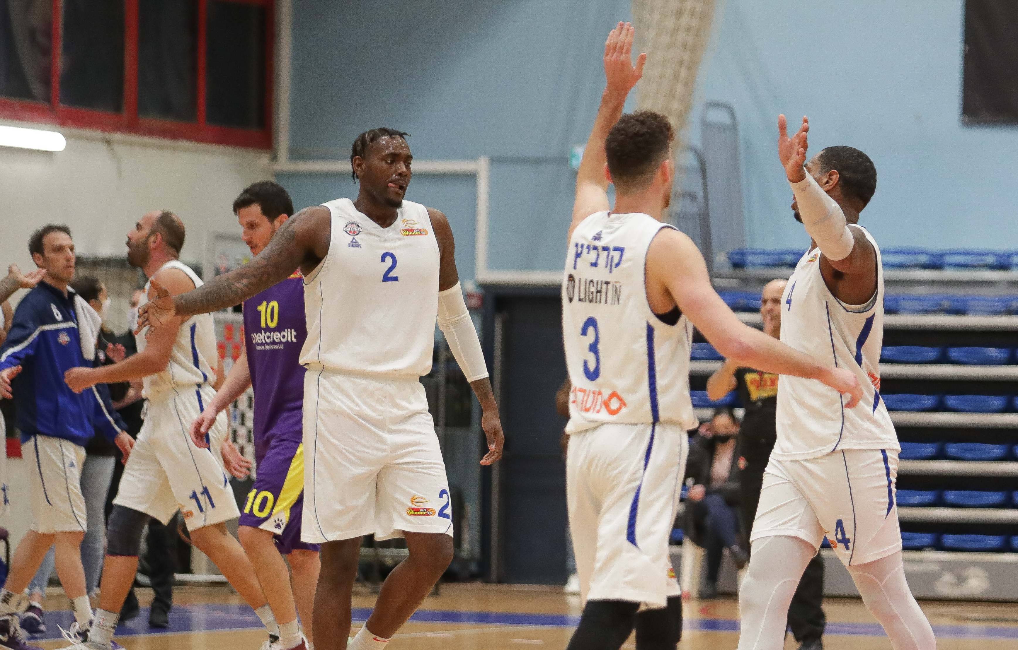 צפו: משחק דומיננטי לאלייז'ה תומאס בצבע