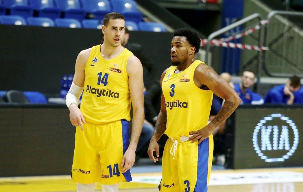 צפו: דאבל-דאבל ראשון לכריס ג'ונס