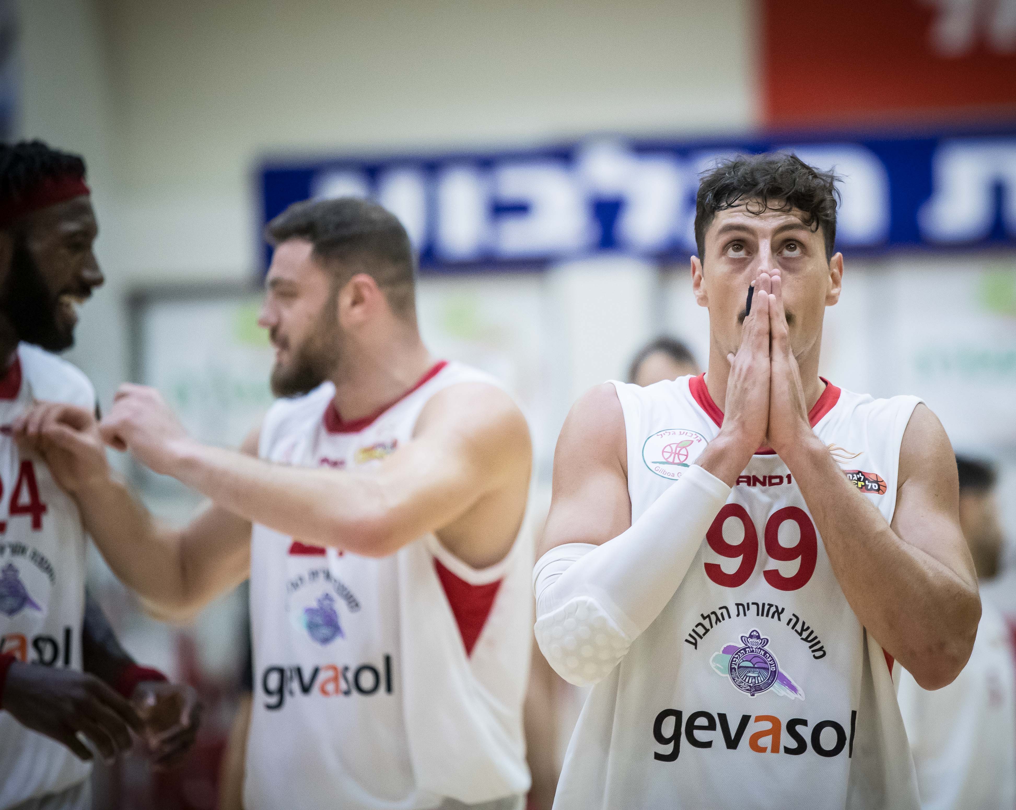 בשיניים: גלבוע/גליל שרדה מותחן ביתי