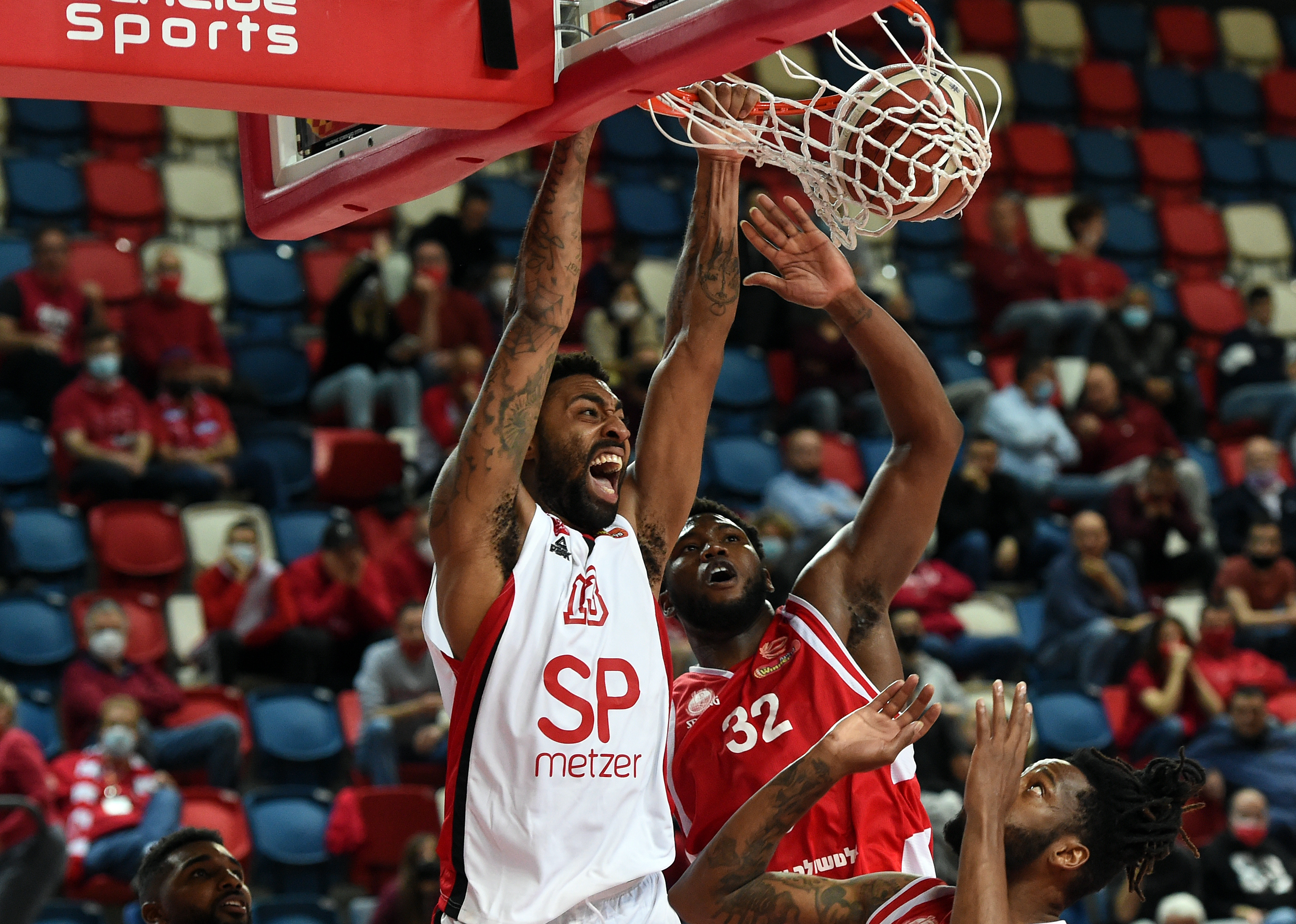 הקהל דחף את הפועל ת"א לניצחון חשוב