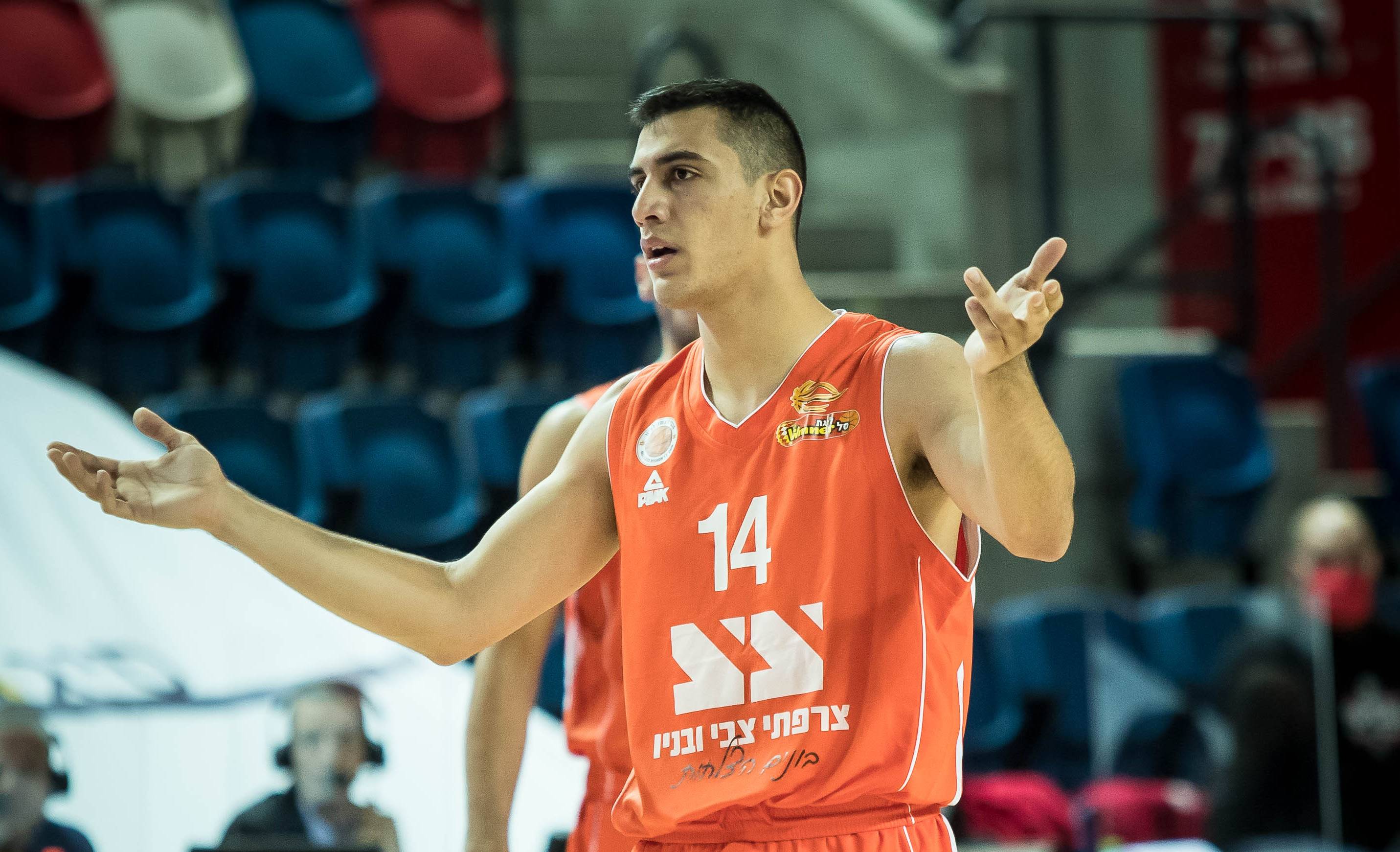 שיא קריירה לדוברת, ניצחון חשוב לכתומים