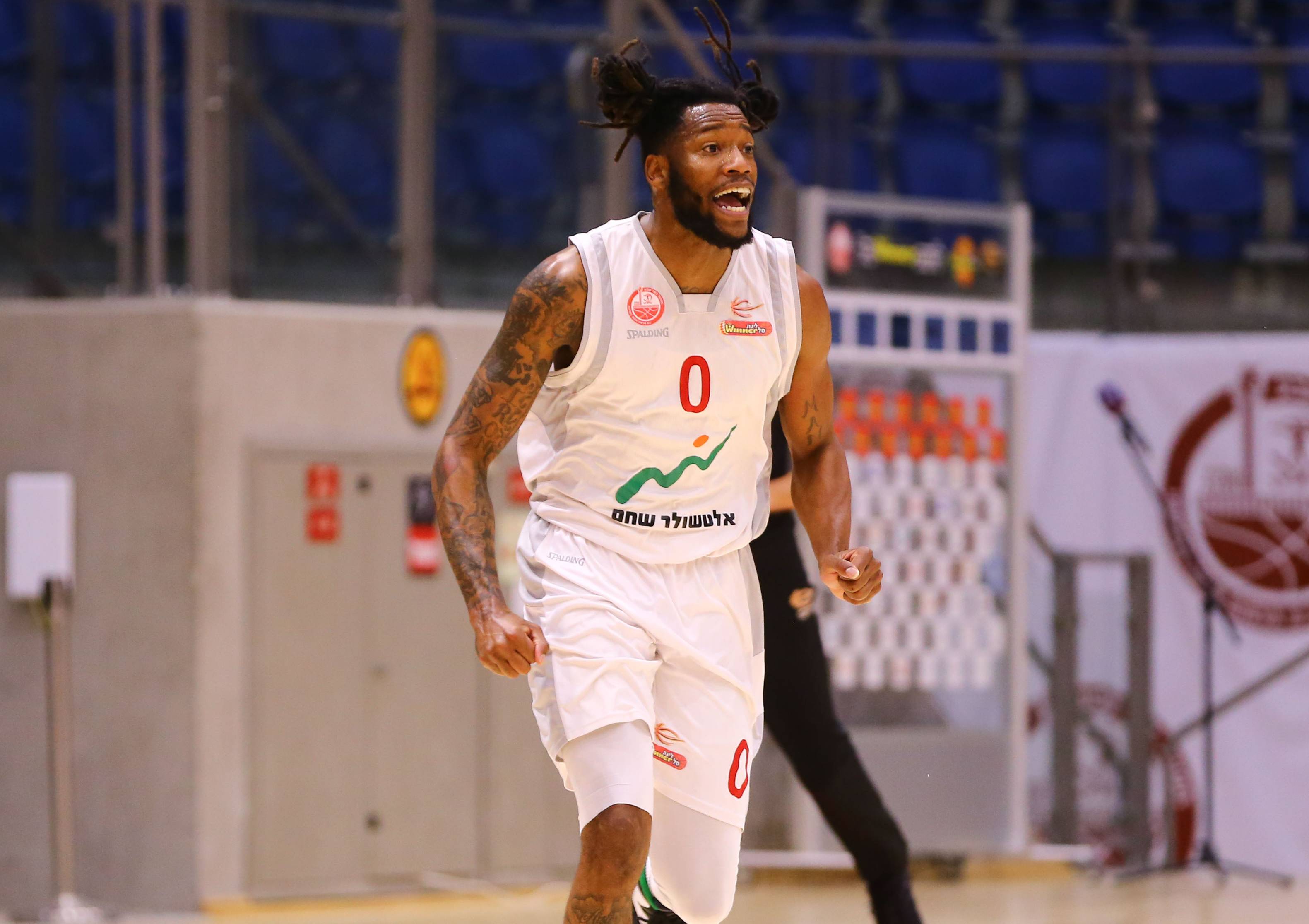 צפו: אריק גריפין חגג נגד האקסית