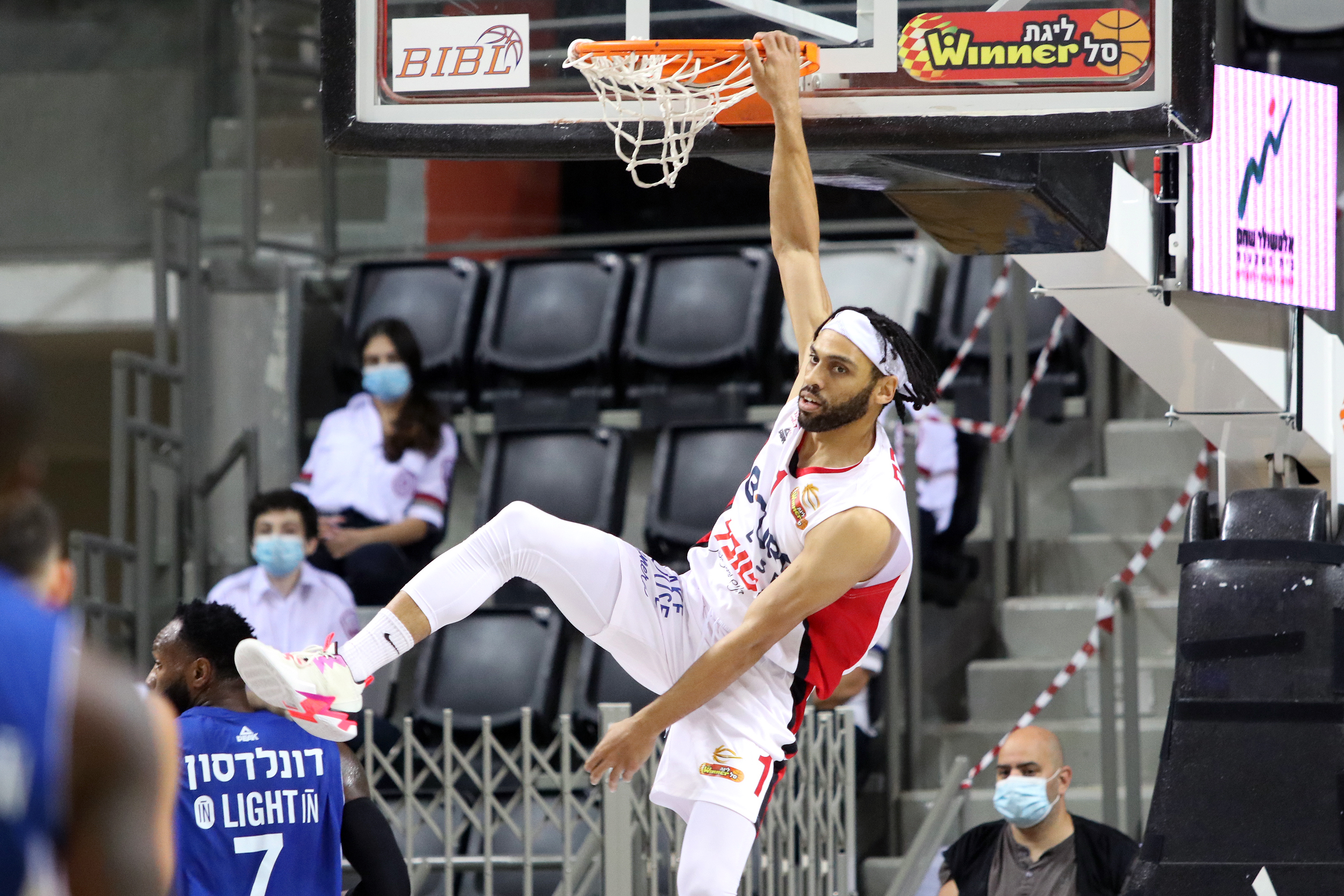 צפו: גם ג'ייסון סיגרס חזר לליגה ברגל ימין