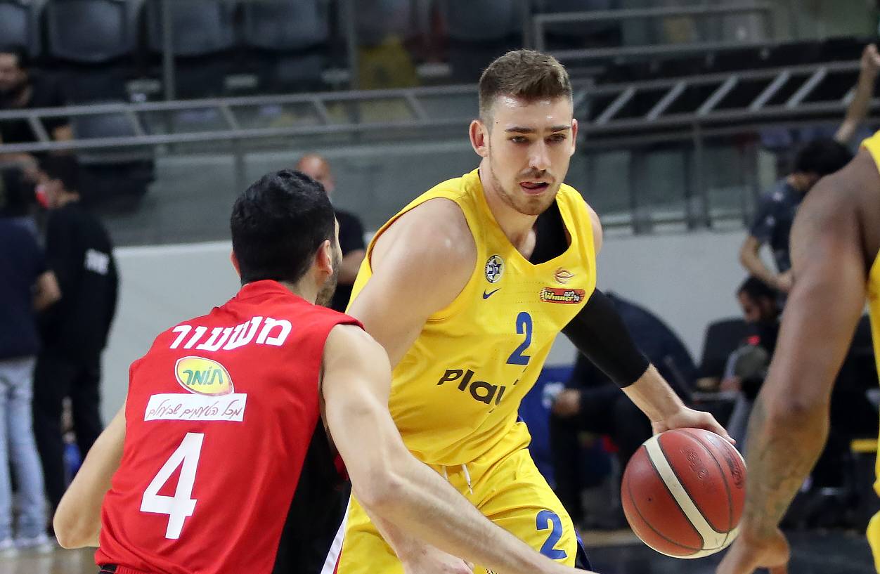 צפו: דאבל-דאבל ראשון בצהוב-כחול לקליין