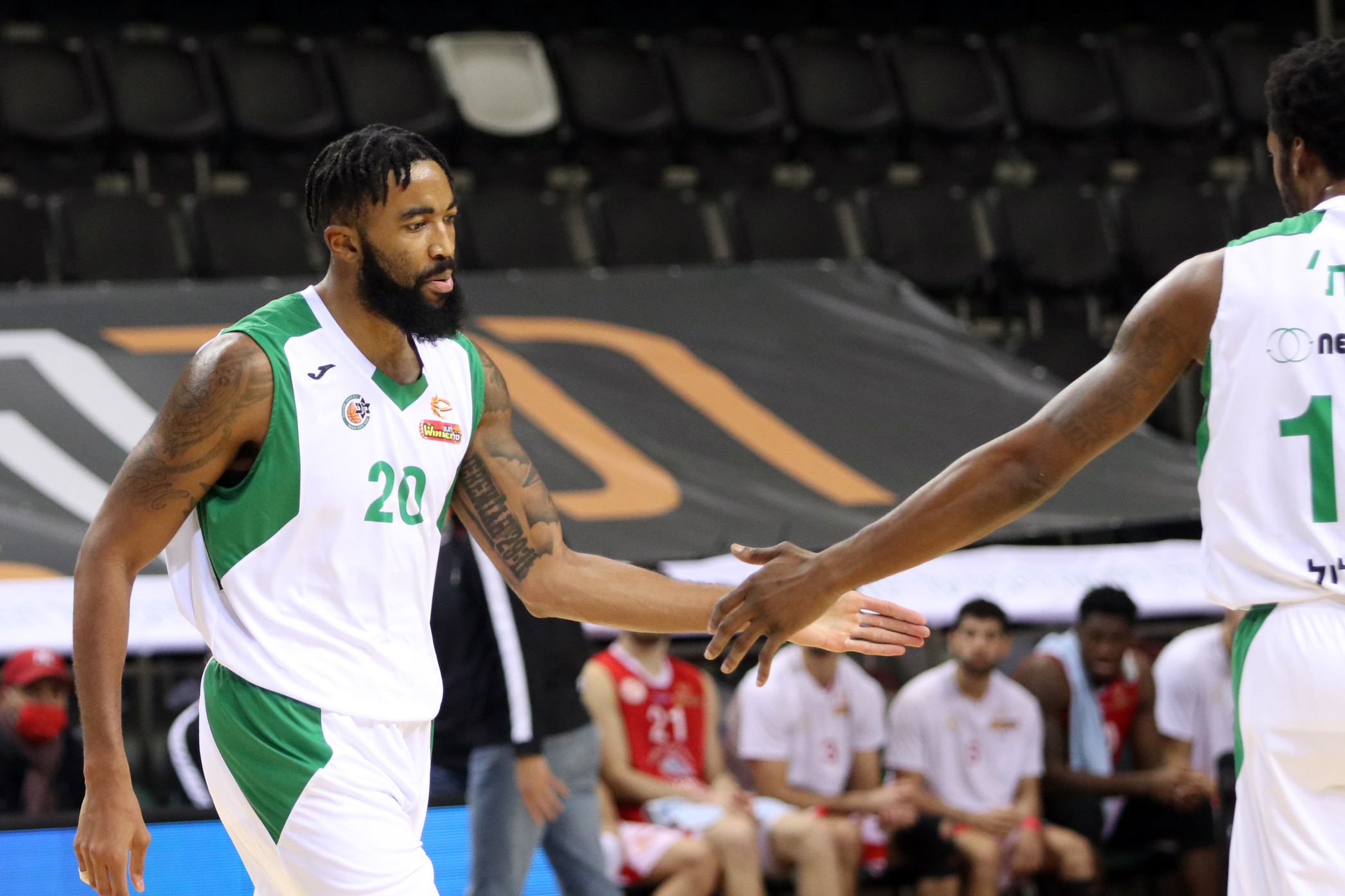 צפו: בכורה מרשימה מאוד למייקל קובינס