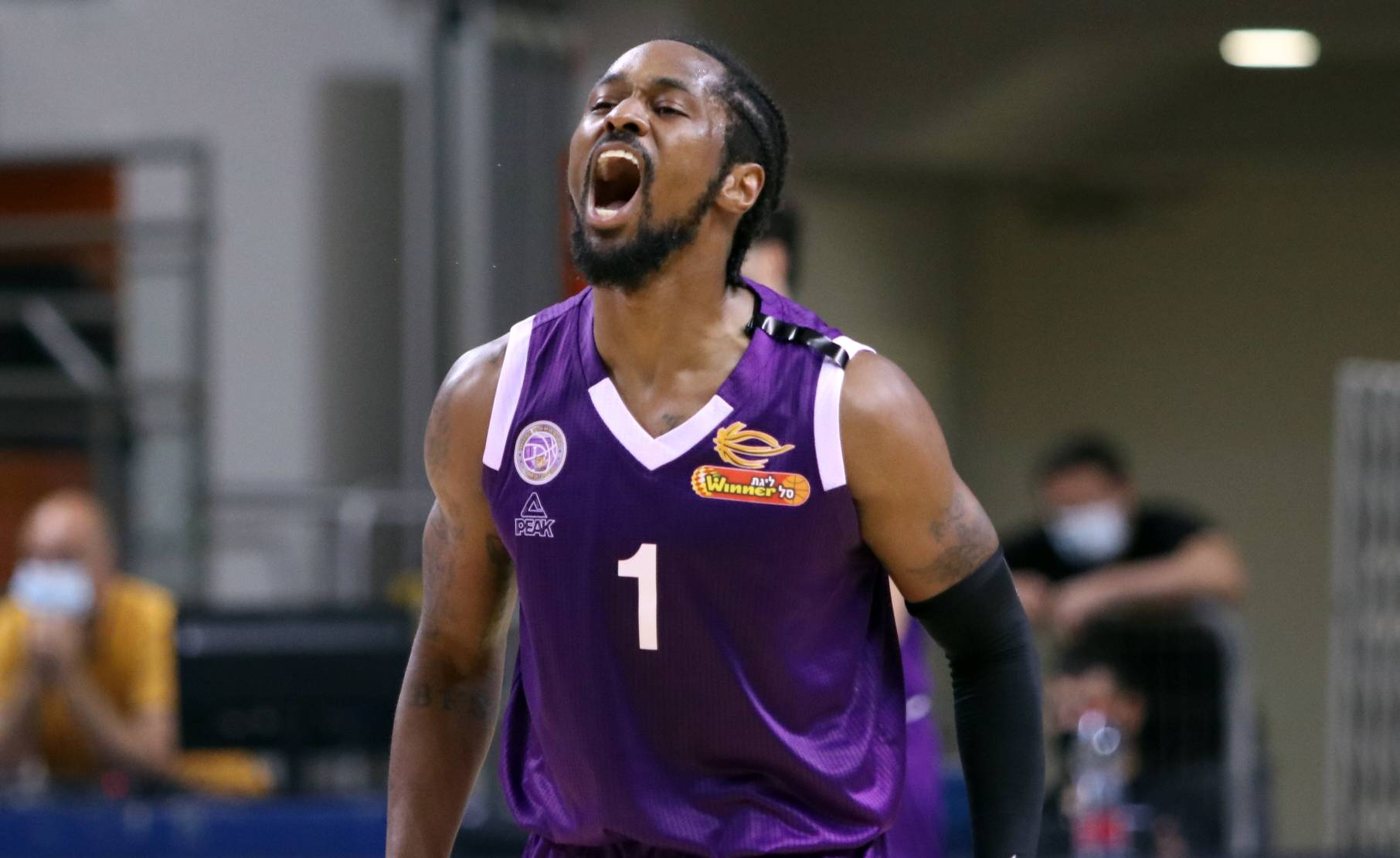 צפו: קיילין לוקאס התאקלם מהר בנהריה