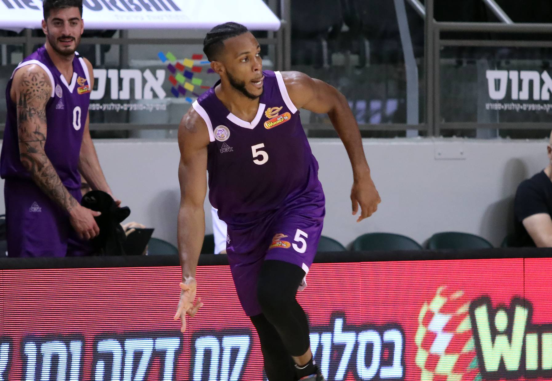 צפו: שני אלי הופים בפסגת הטופ 10