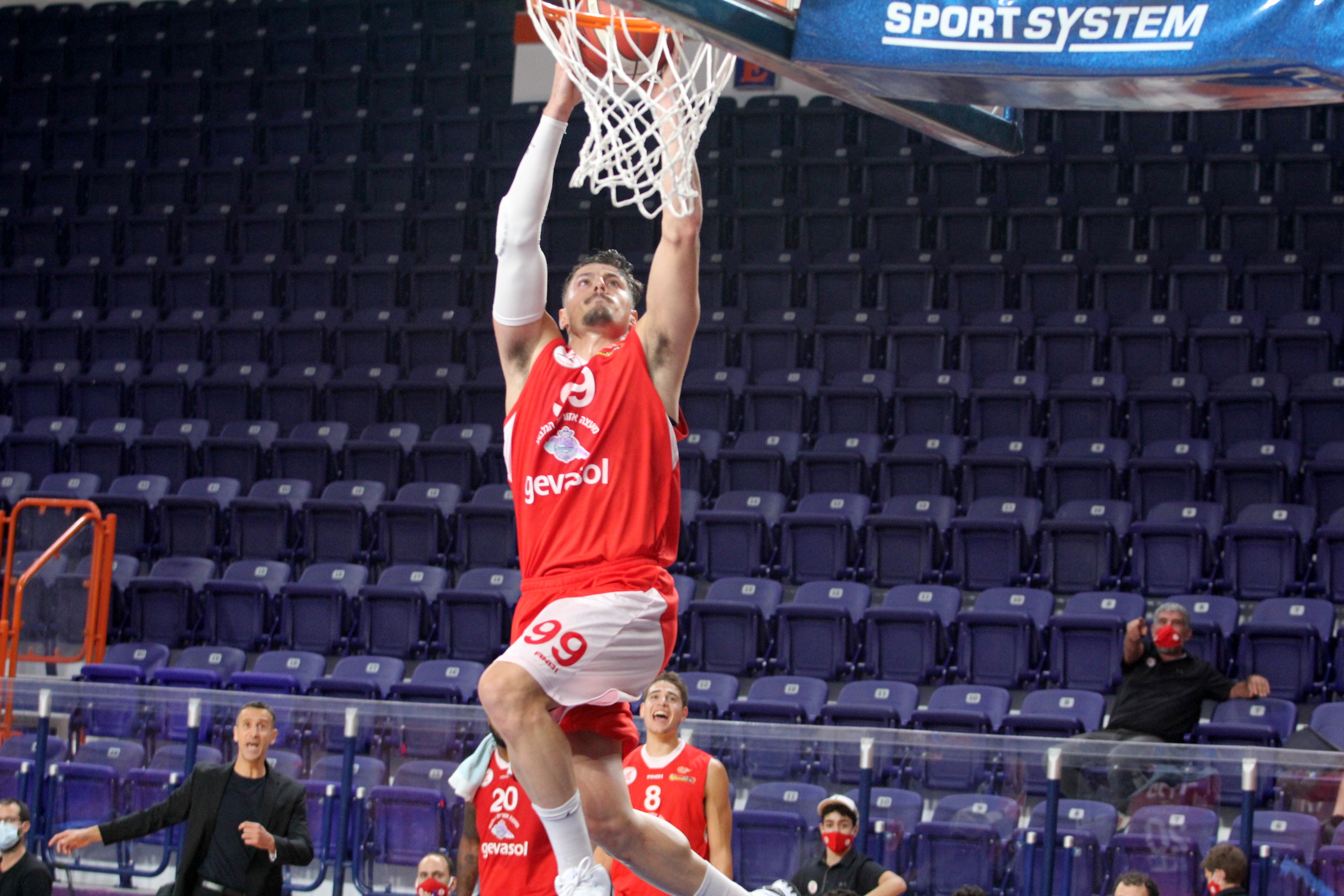 צפו: יפתח זיו כיכב מול האקסית בעין שרה