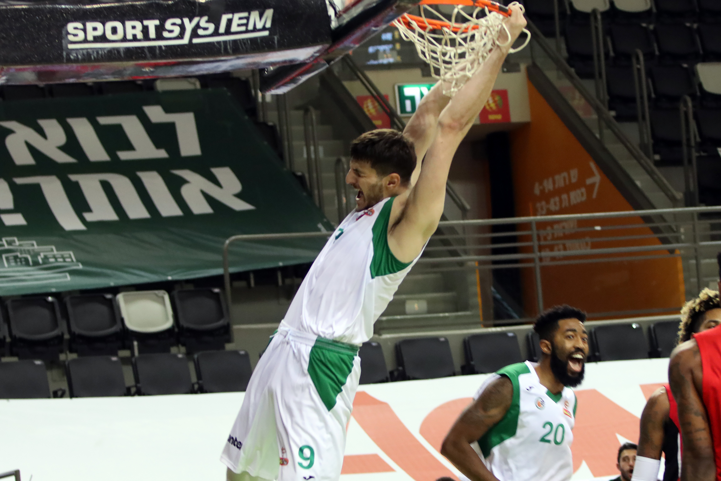 צפו: רומן סורקין בפסגת המצעד השבועי