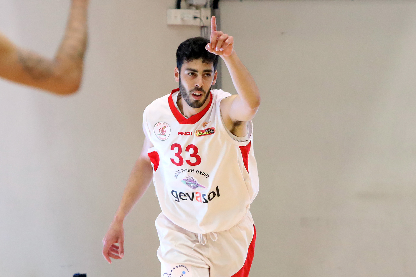 הפועל גלבוע/גליל נוגעת בבית העליון