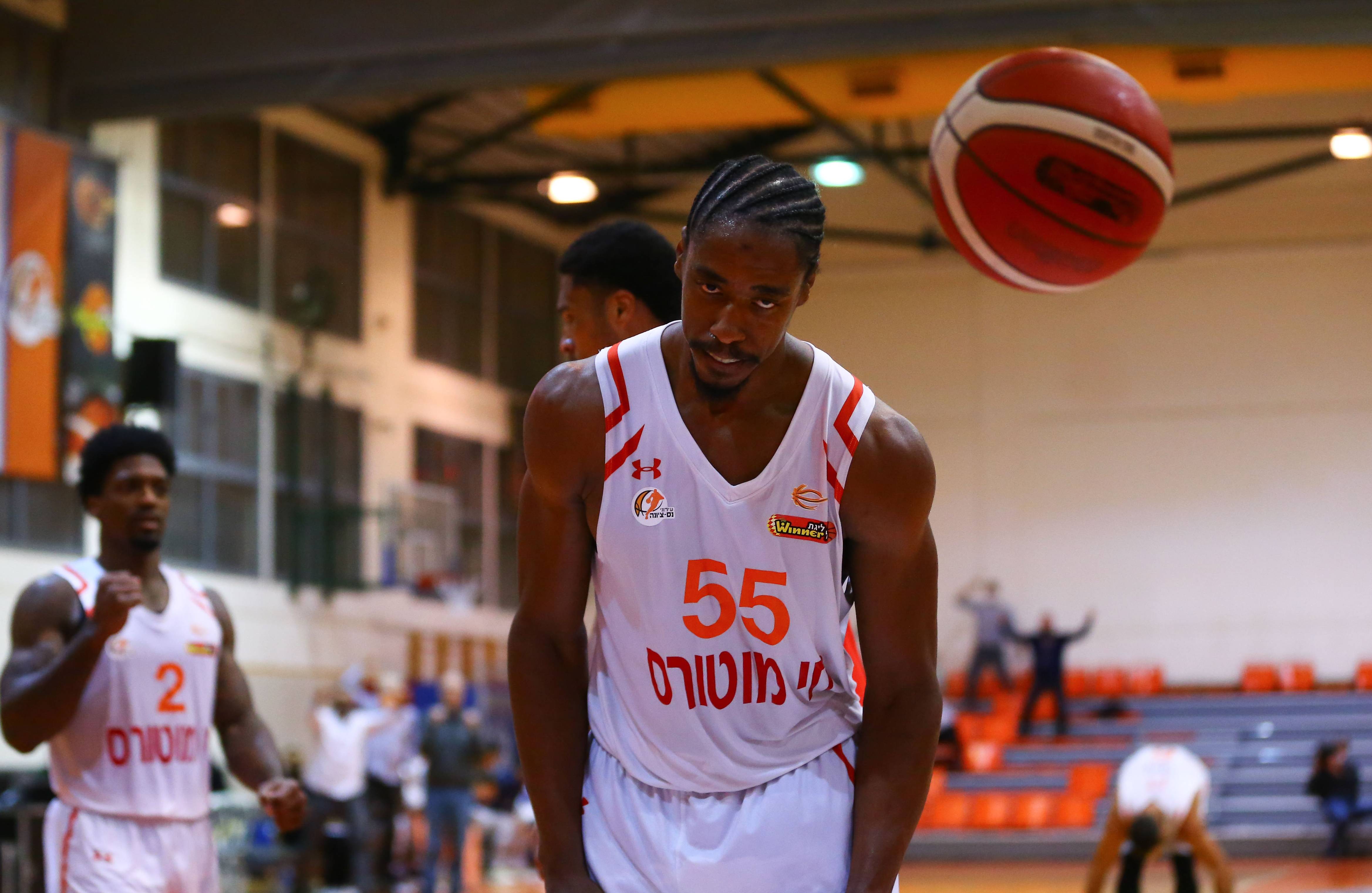 צפו: מיינסי הוביל את הכתומים לניצחון בית