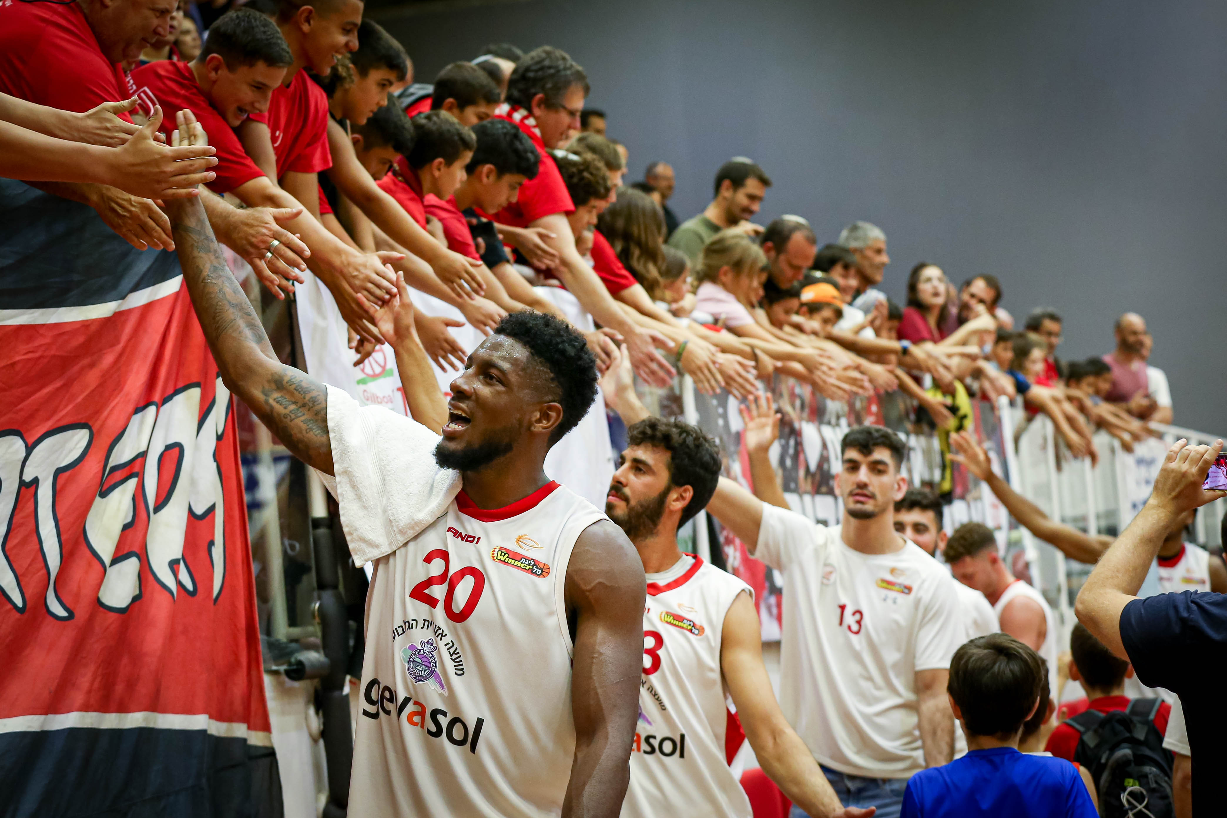 צפו: ריחוף אדיר של פלויד בפסגת הטופ 10