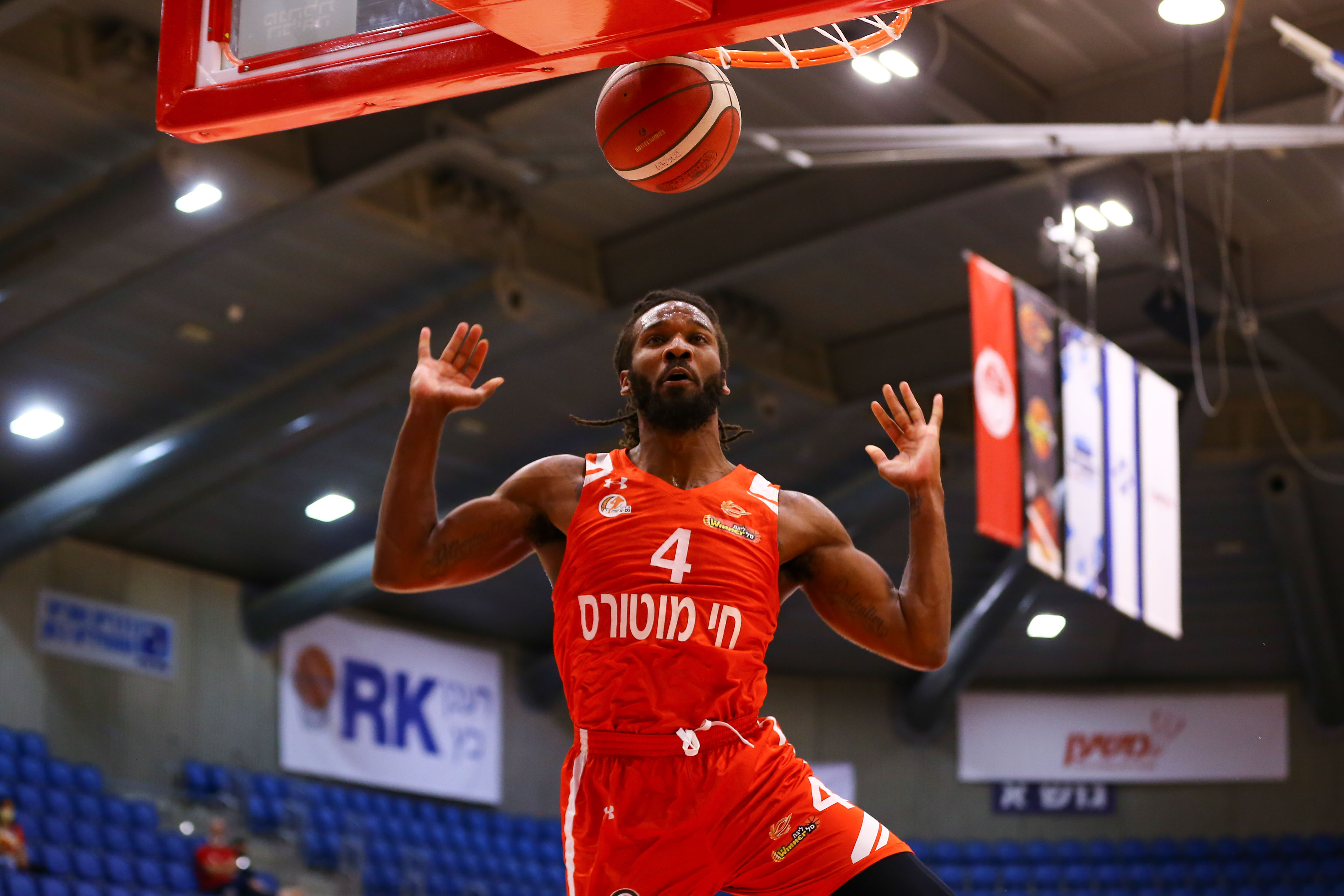 צפו: ערב מפלצתי לוויין סלדן בקונכיה