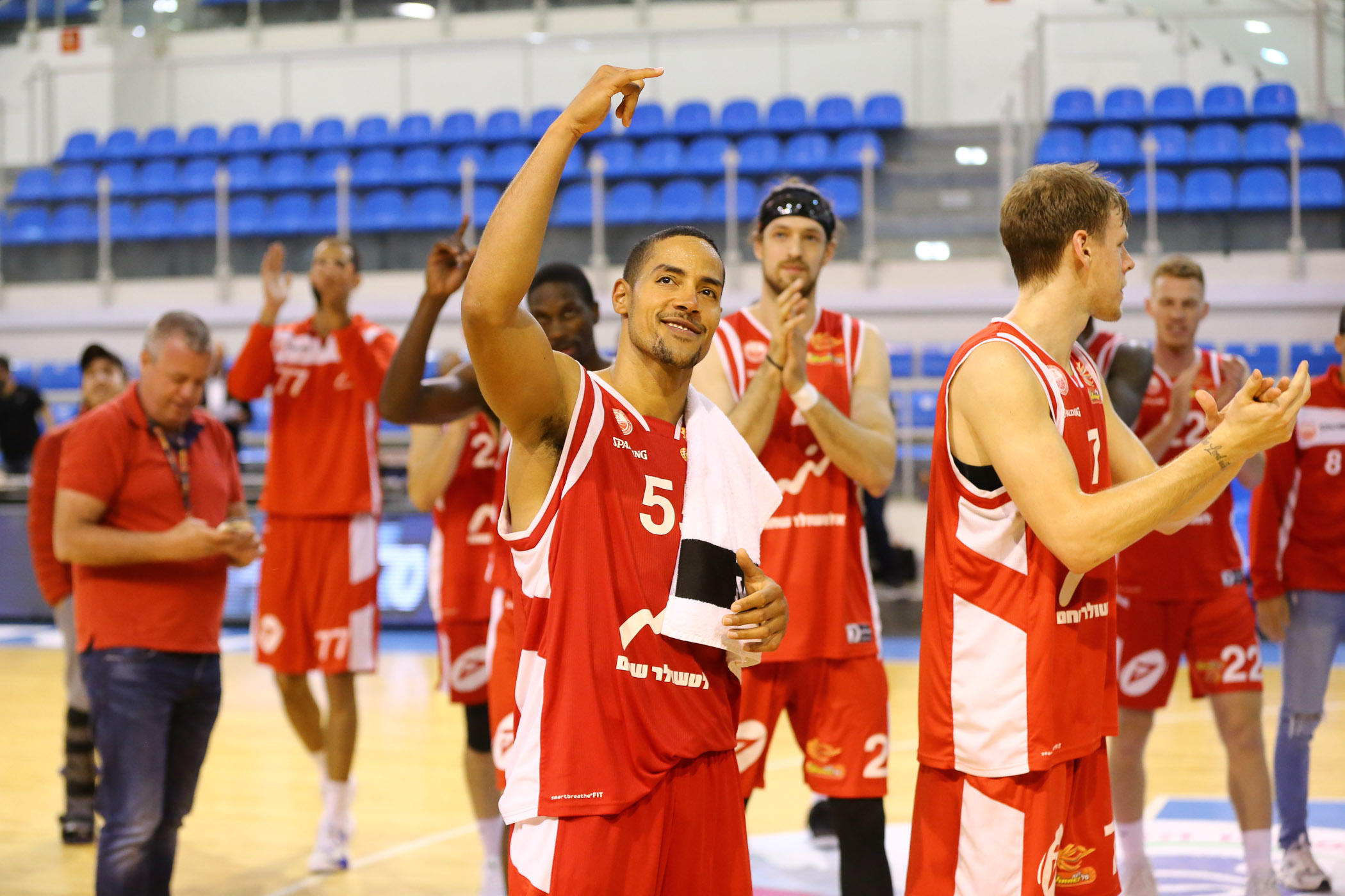 חנן קולמן חוזר לרוממה, הפעם לצד האדום